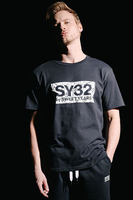 SY32 by SWEET YEARS - HEARTボックスロゴTシャツ ブラック×ホワイト
