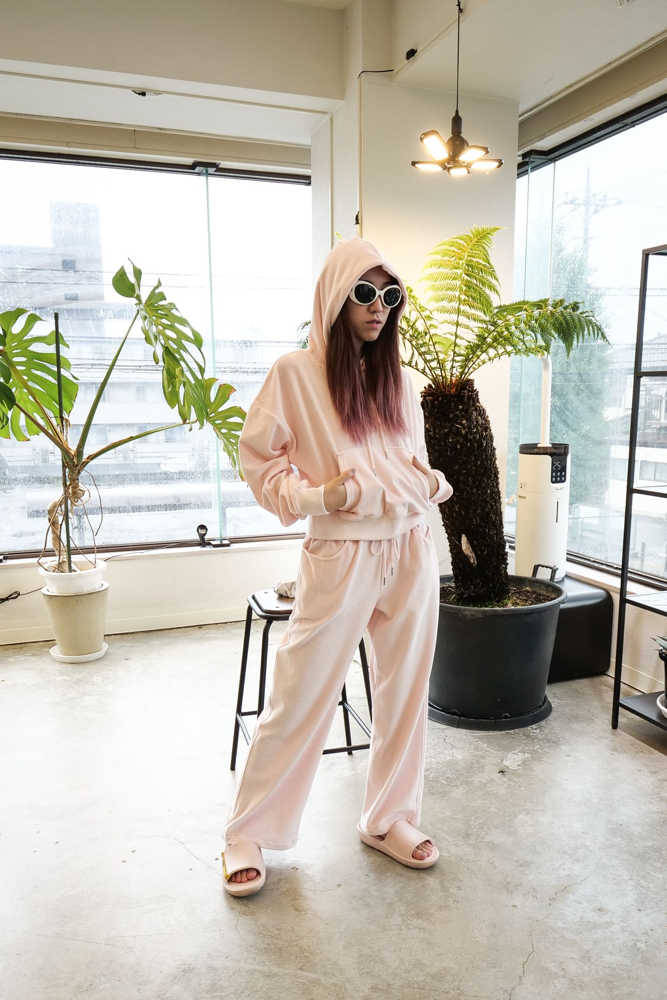 【REST&RECREATION】 VELOR CROPPED HOODIE & JOGGER PANTS