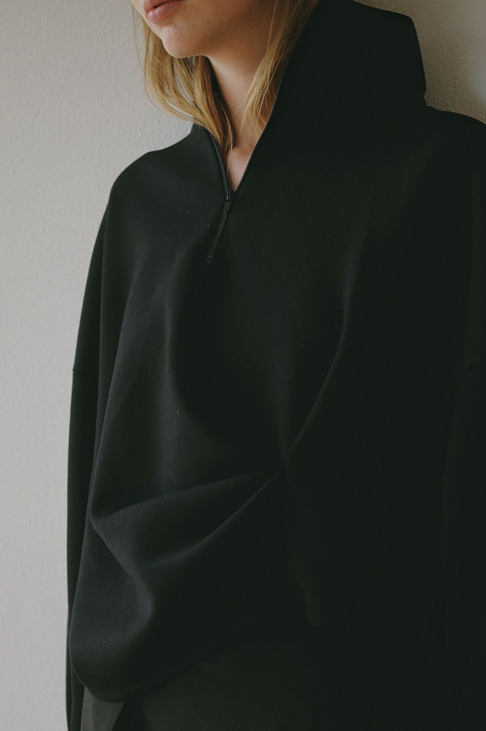 アレンジメント タック オーバー トップス ブラック ARRANGEMENT TUCK OVER TOPS BLACK