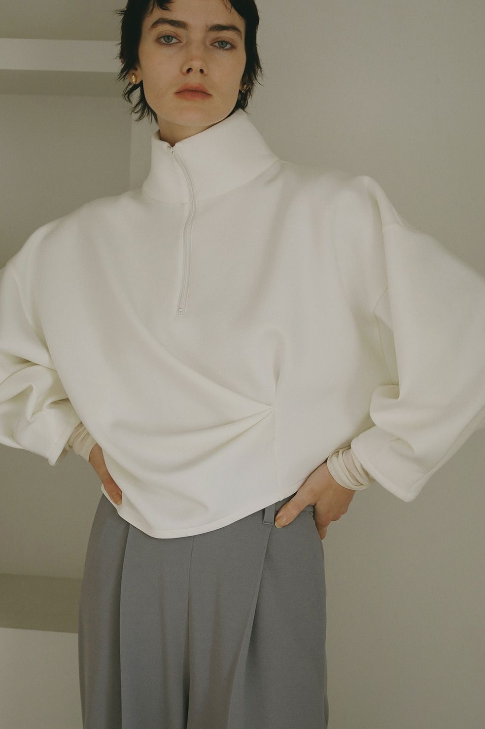 アレンジメント タック オーバー トップス ホワイト ARRANGEMENT TUCK OVER TOPS WHITE