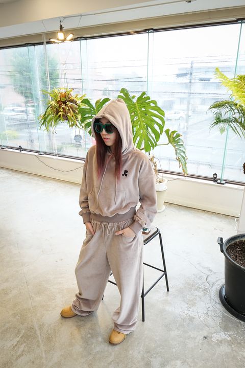 【REST&RECREATION】 VELOR CROPPED HOODIE & JOGGER PANTS