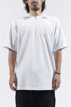 THE STAMPED プリント 半袖Tシャツ ホワイト