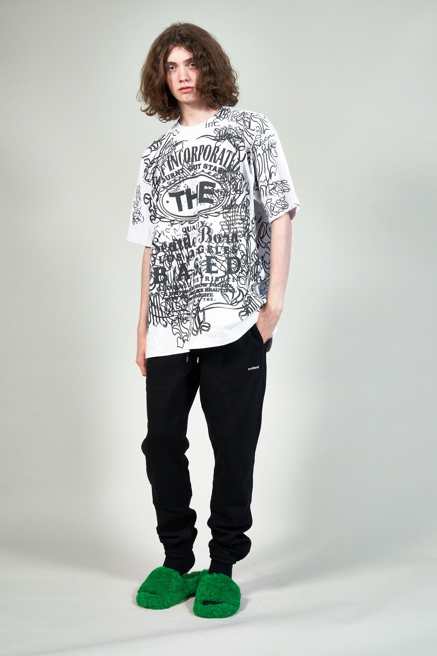 "TEST T" グラフィックプリント 半袖Tシャツ ホワイト×ブラック (one and only)