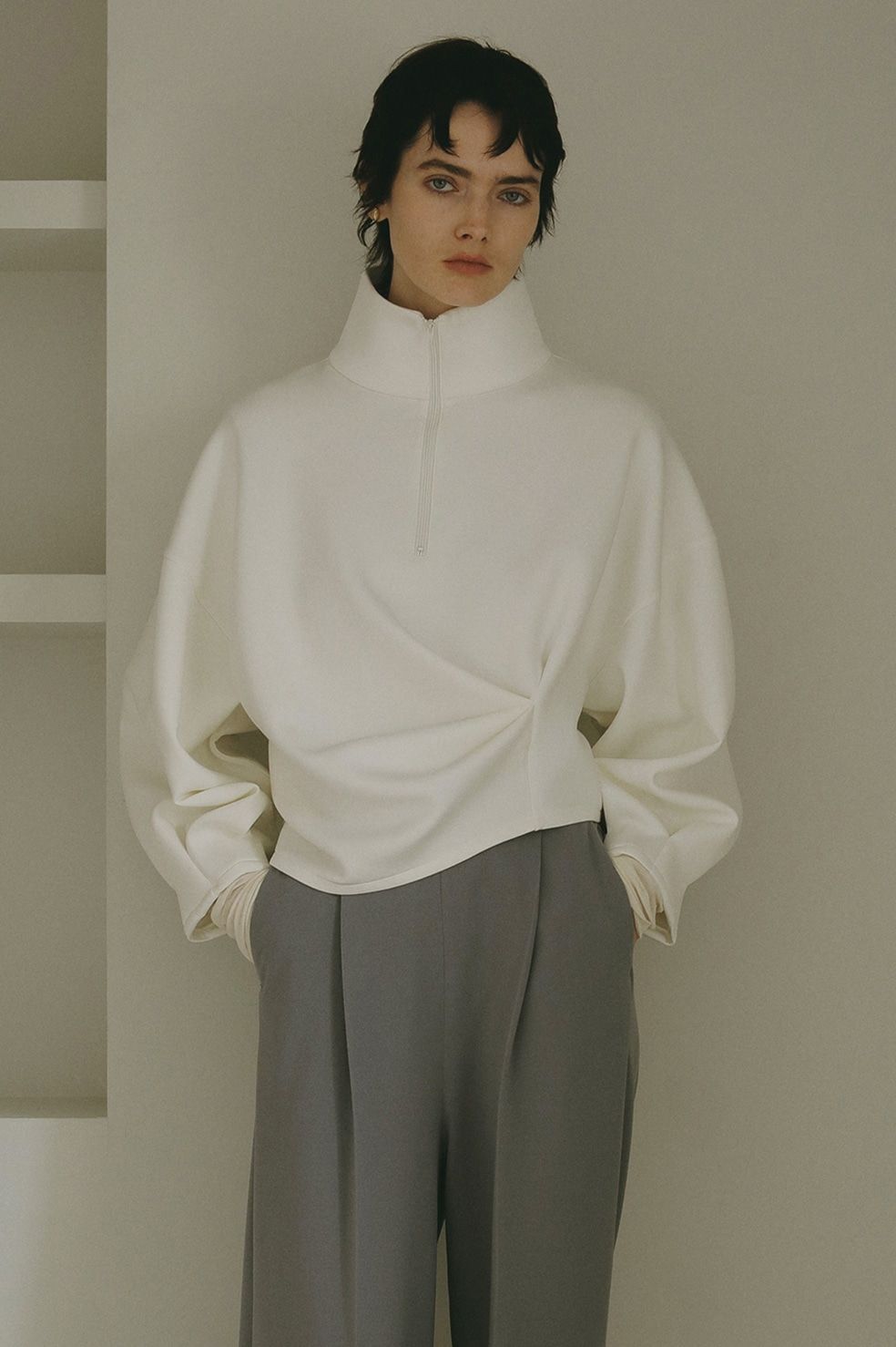 アレンジメント タック オーバー トップス ホワイト ARRANGEMENT TUCK OVER TOPS WHITE