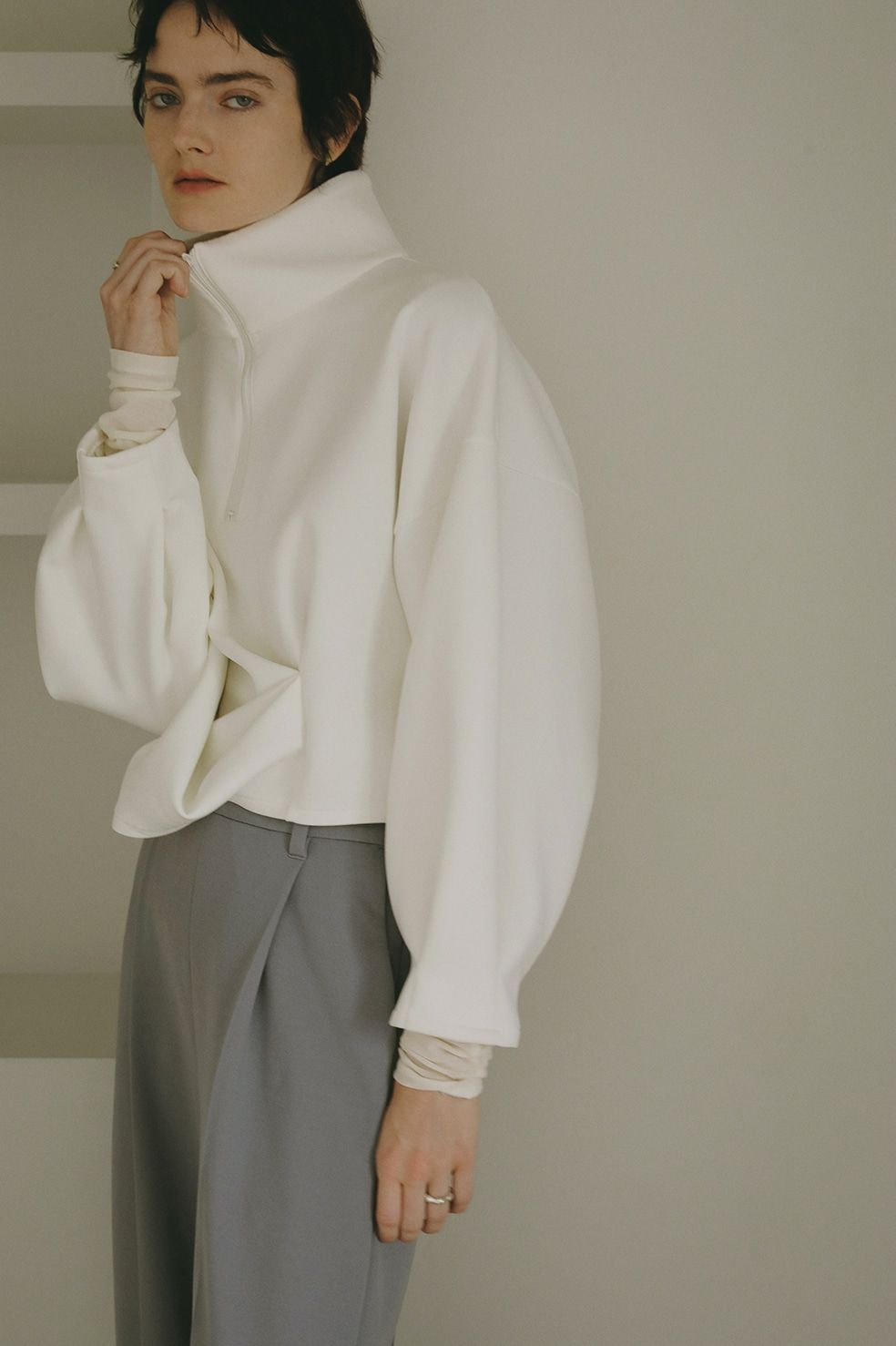 アレンジメント タック オーバー トップス ホワイト ARRANGEMENT TUCK OVER TOPS WHITE