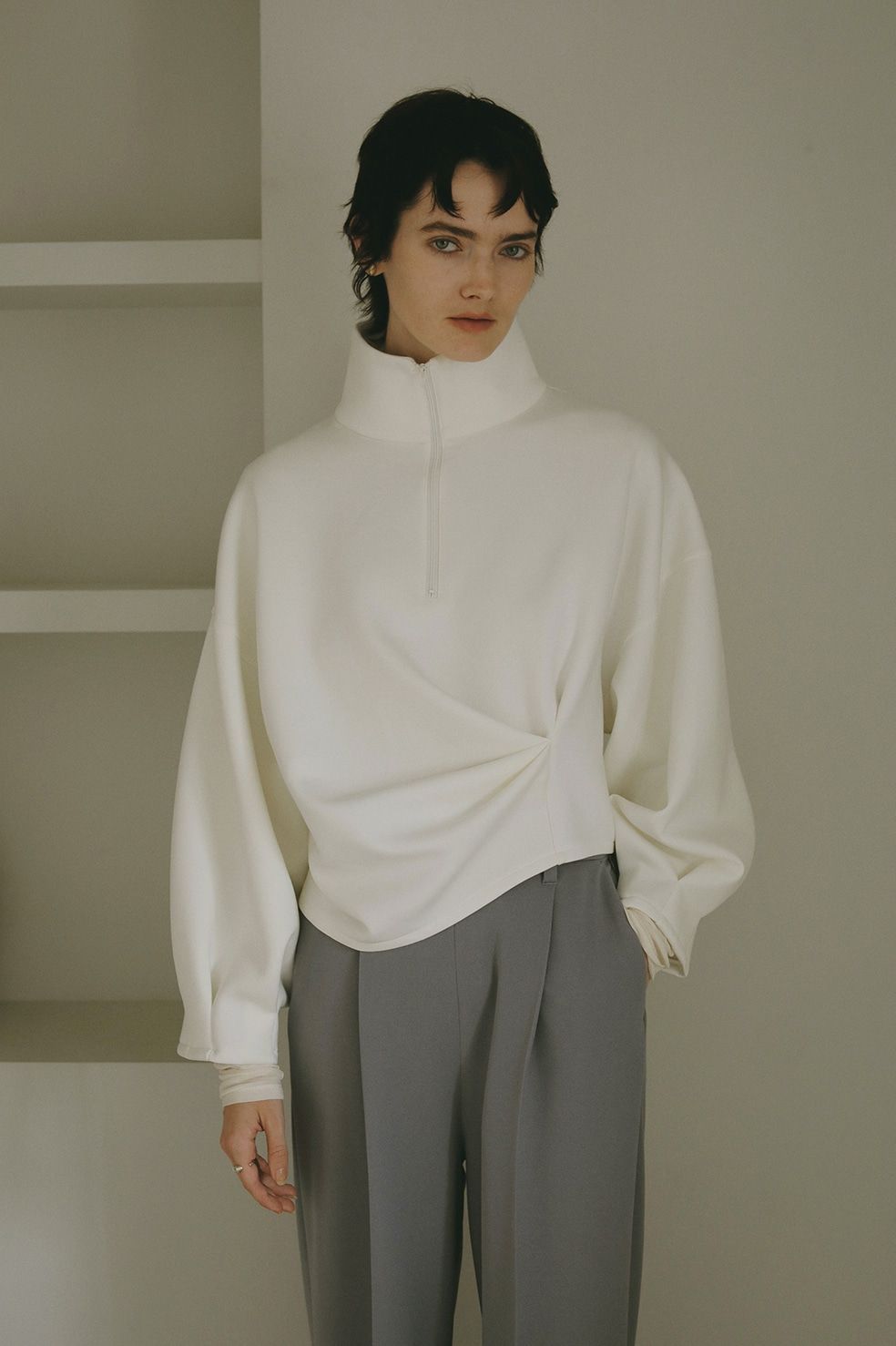 アレンジメント タック オーバー トップス ホワイト ARRANGEMENT TUCK OVER TOPS WHITE