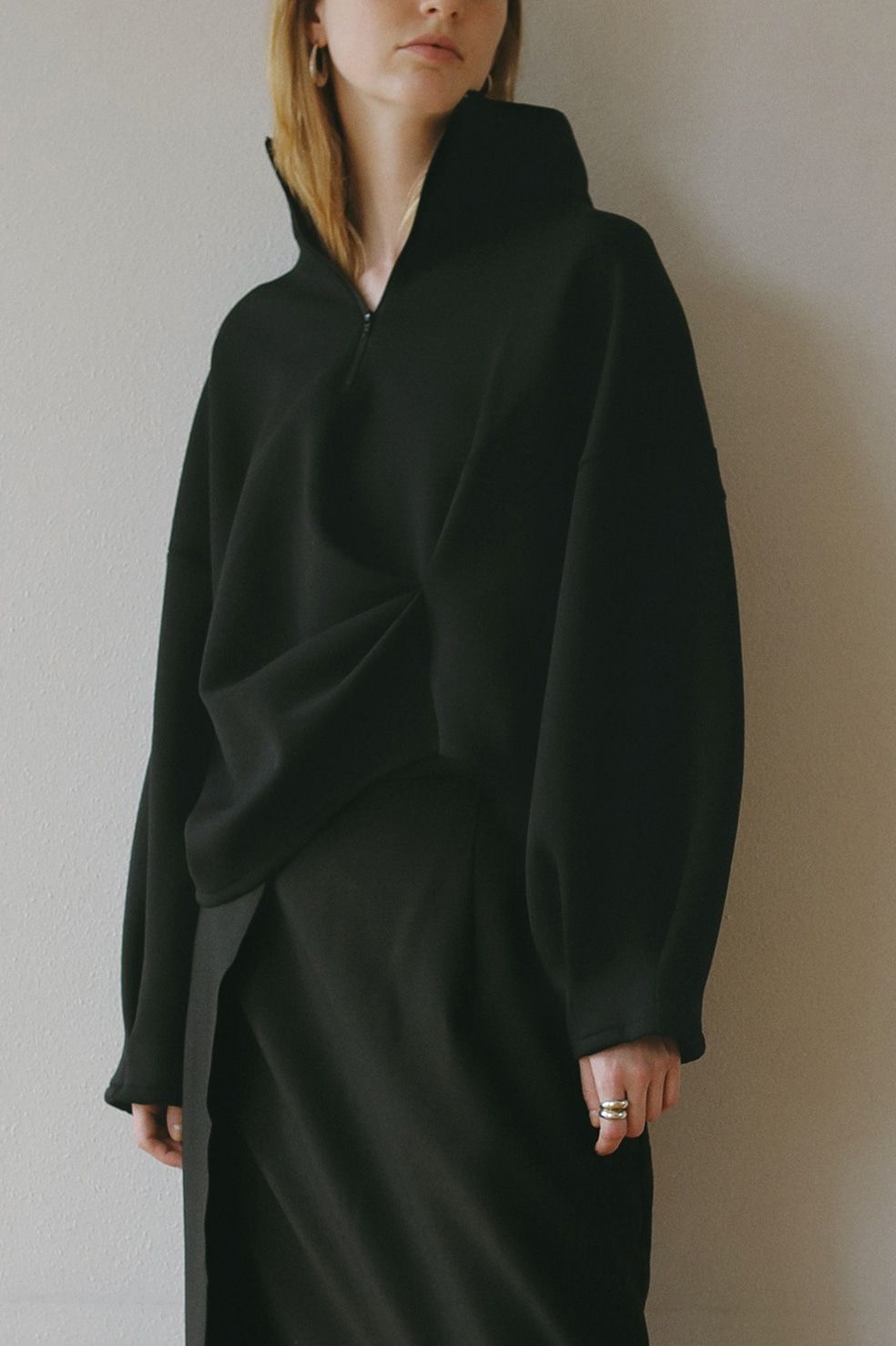 アレンジメント タック オーバー トップス ブラック ARRANGEMENT TUCK OVER TOPS BLACK