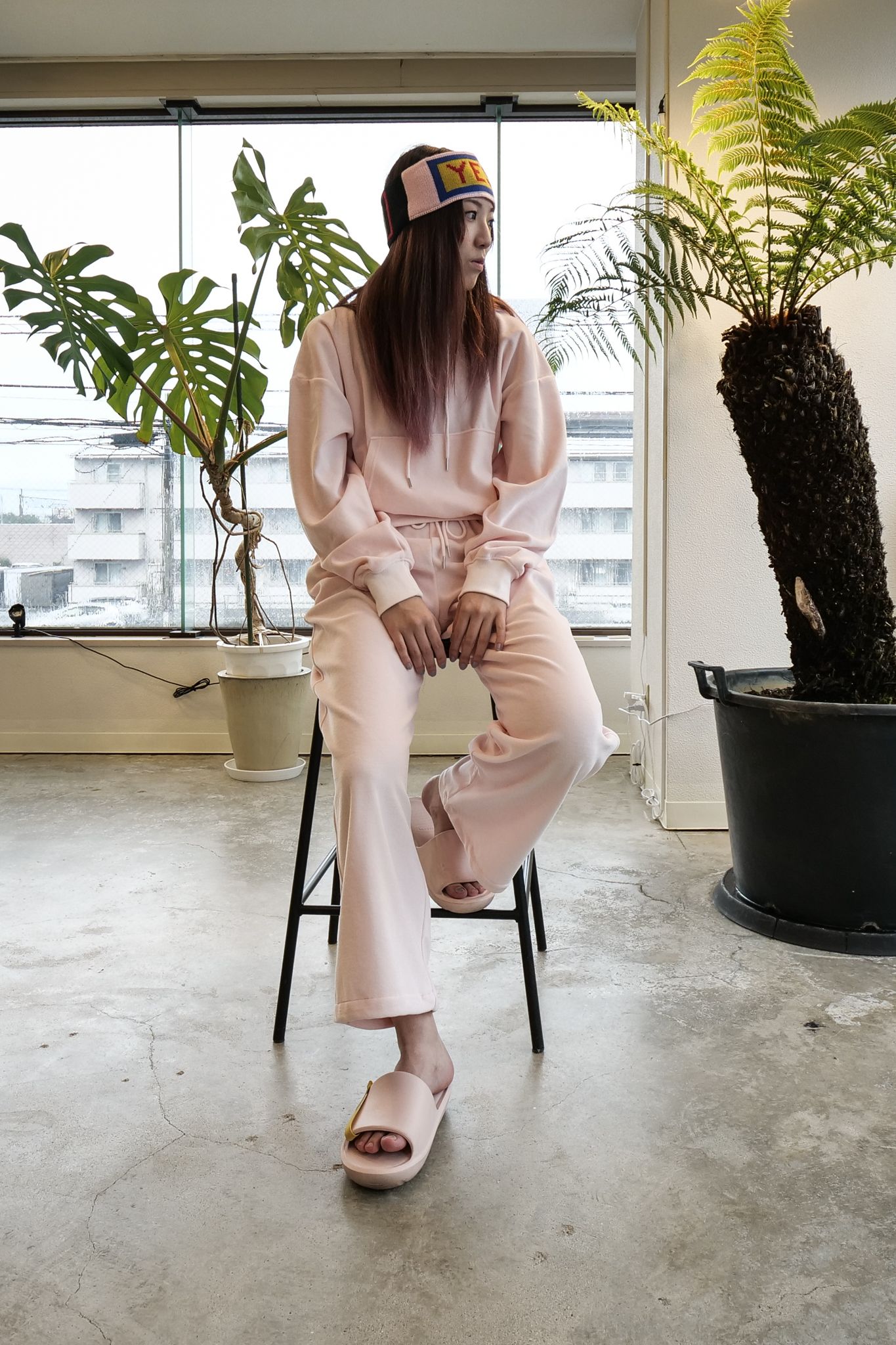 【REST&RECREATION】 VELOR CROPPED HOODIE & JOGGER PANTS