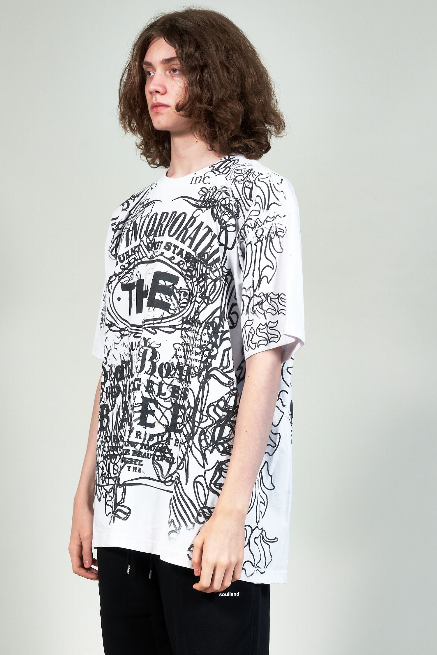 "TEST T" グラフィックプリント 半袖Tシャツ ホワイト×ブラック (one and only)