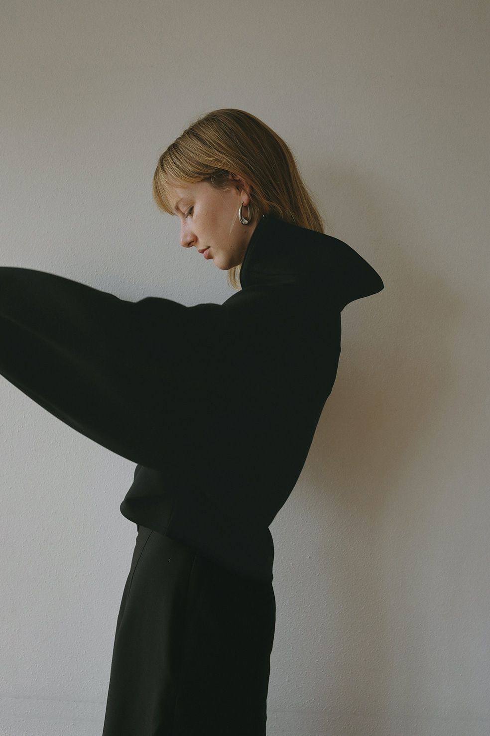 アレンジメント タック オーバー トップス ブラック ARRANGEMENT TUCK OVER TOPS BLACK