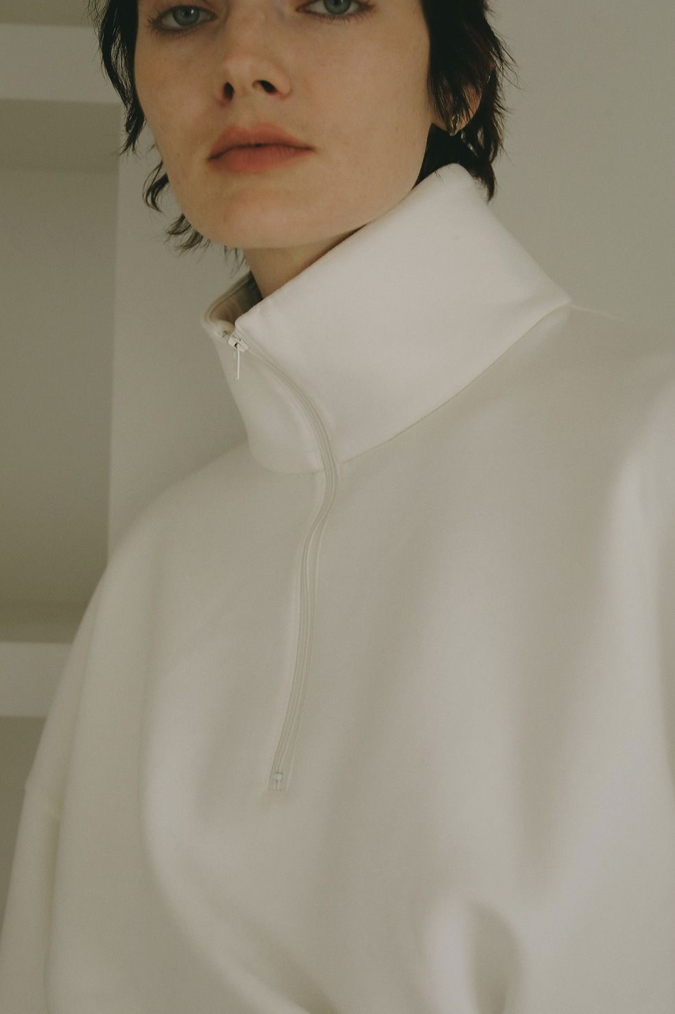 アレンジメント タック オーバー トップス ホワイト ARRANGEMENT TUCK OVER TOPS WHITE