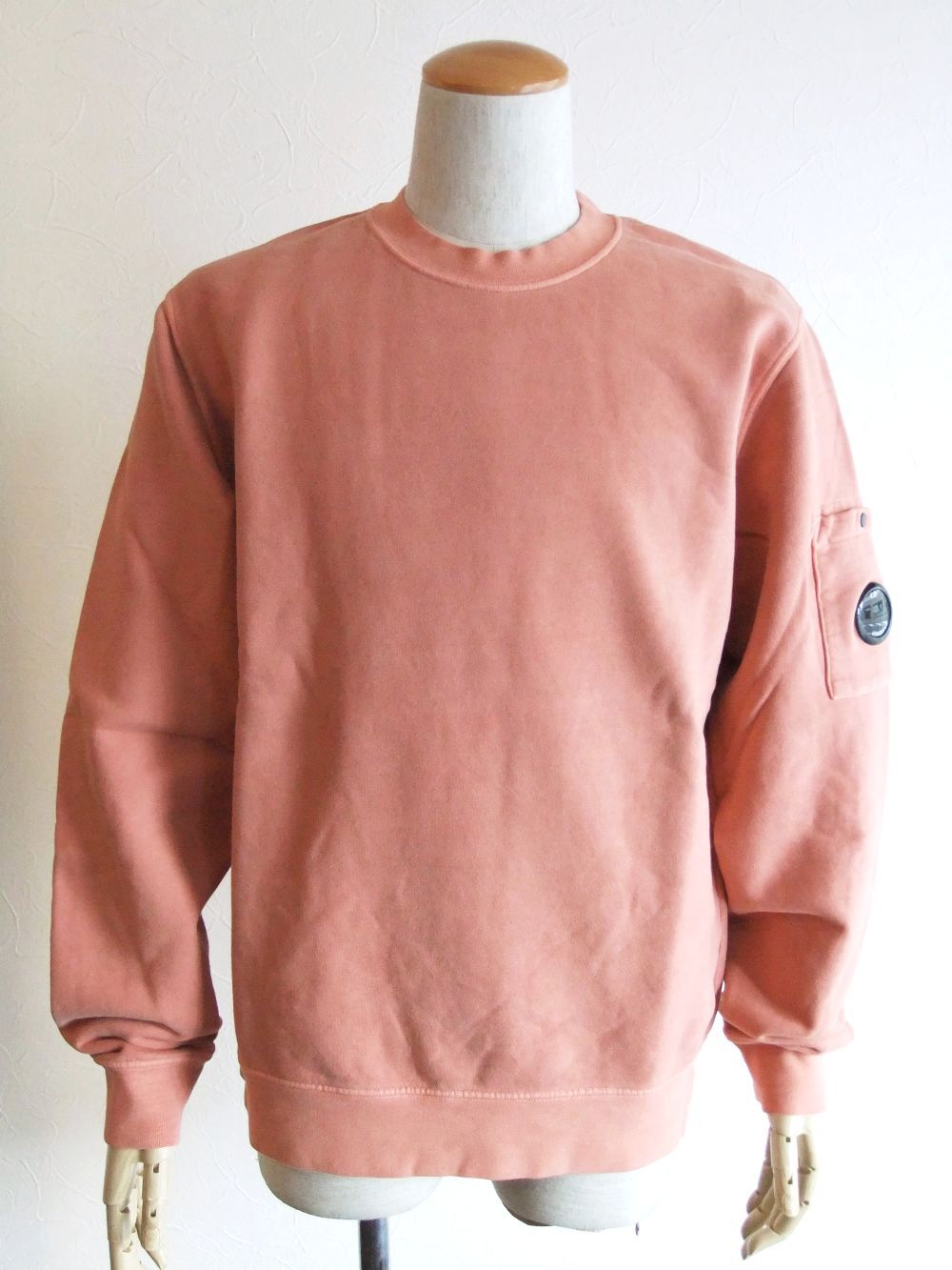 BRUSHED & EMERIZED DIAGONAL FLEECE  SWEATSHIRT  (ピンク) クルーネック スウェットシャツ