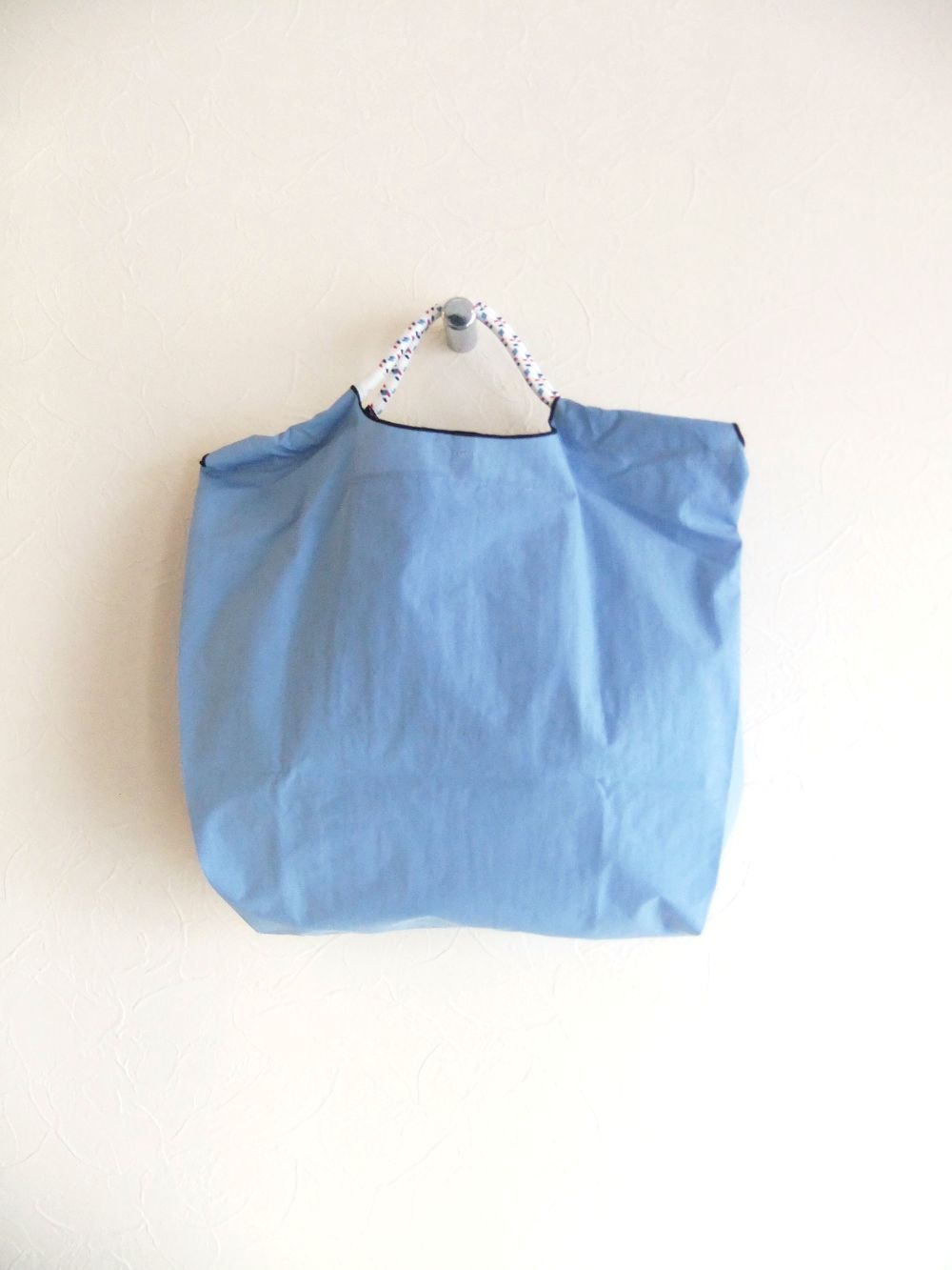 【MICALLE MICALLE Account】 HOMMAGE  DR FLAG TOTE BAG  (ブルー)  オマージュ トートバッグ   MAD107GDE
