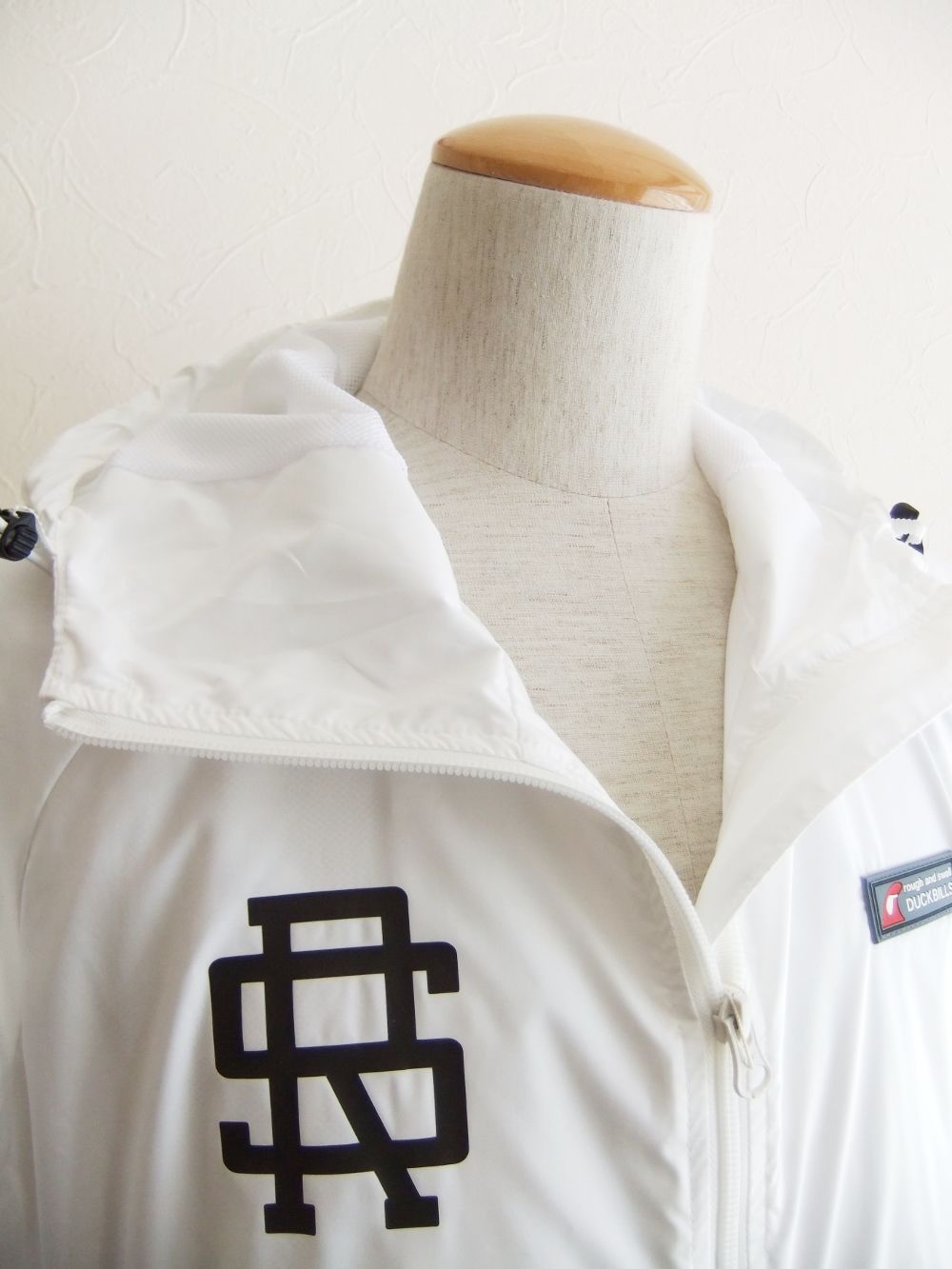 CHIC LOGO HOODIE  ウィンドブレーカー ( ホワイト )   RSM-20247