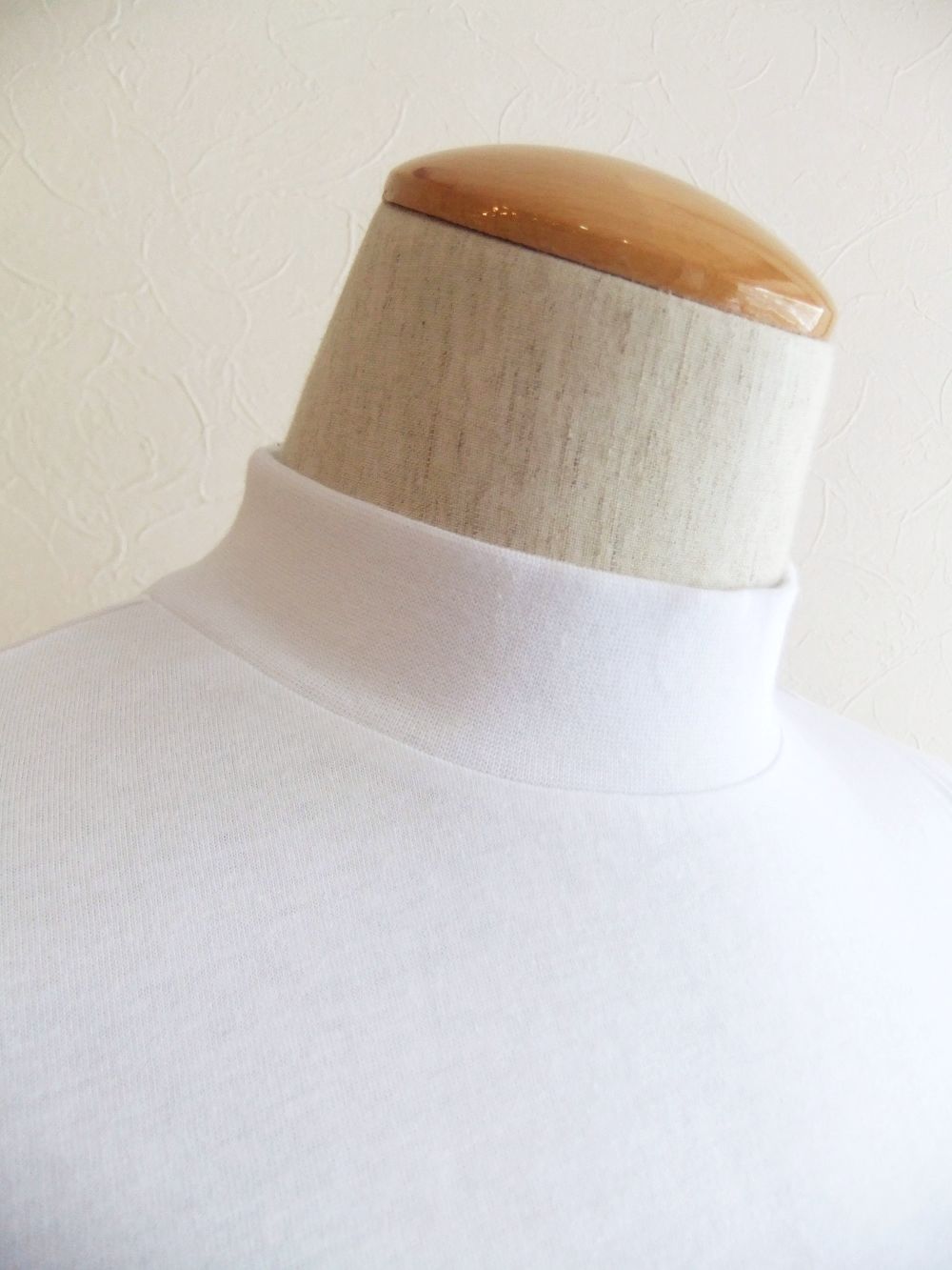 FIANO LUNGO    (ホワイト)  モックネック長袖Tシャツ