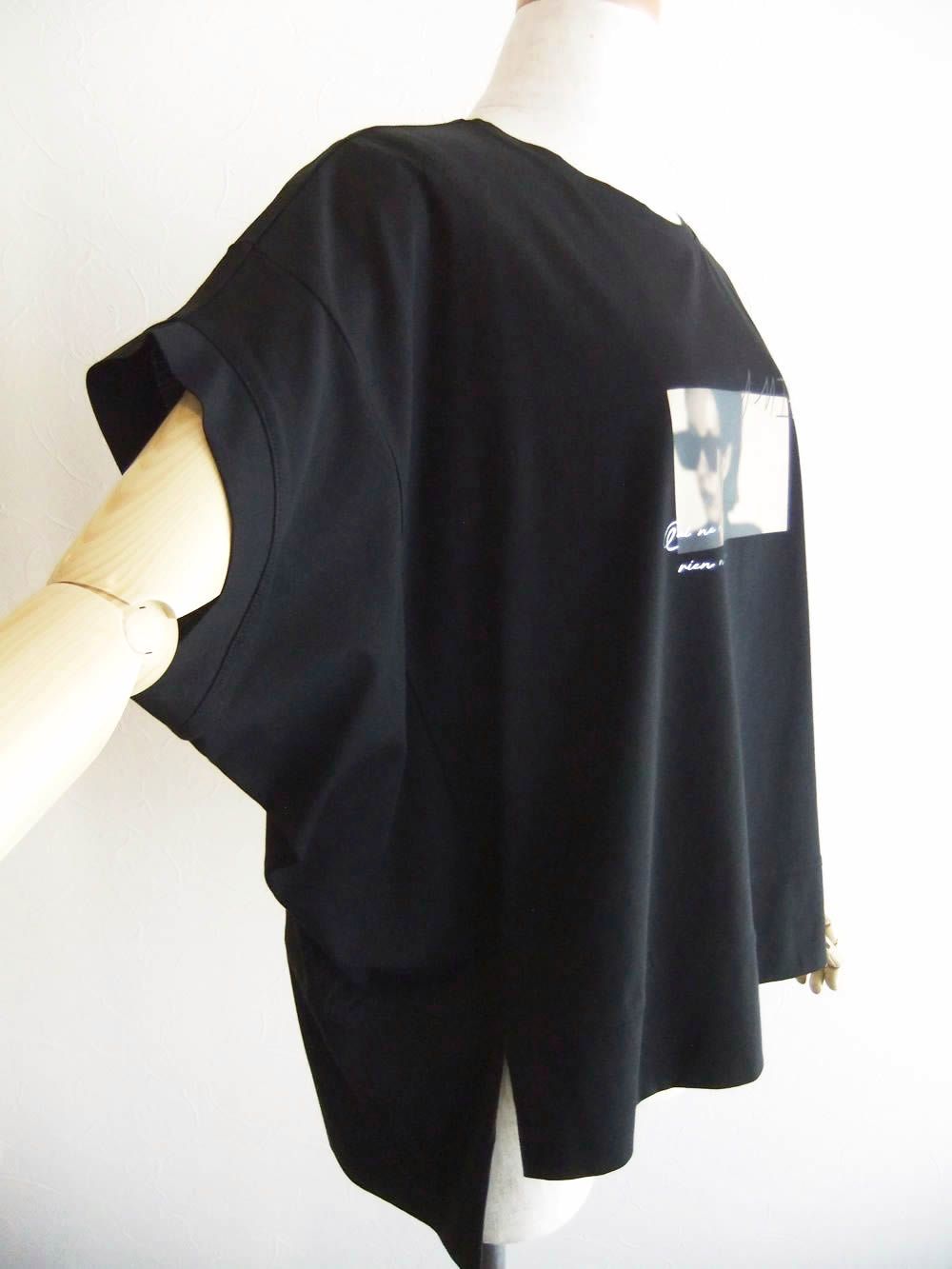 フォトプリント フロントスリット コクーン Tシャツ  (ブラック)  626940