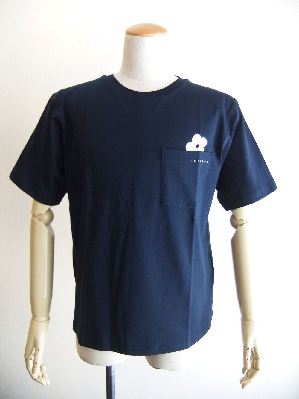 No Rain No Flower  ポケット付き クルーネック Tシャツ (ネイビー)