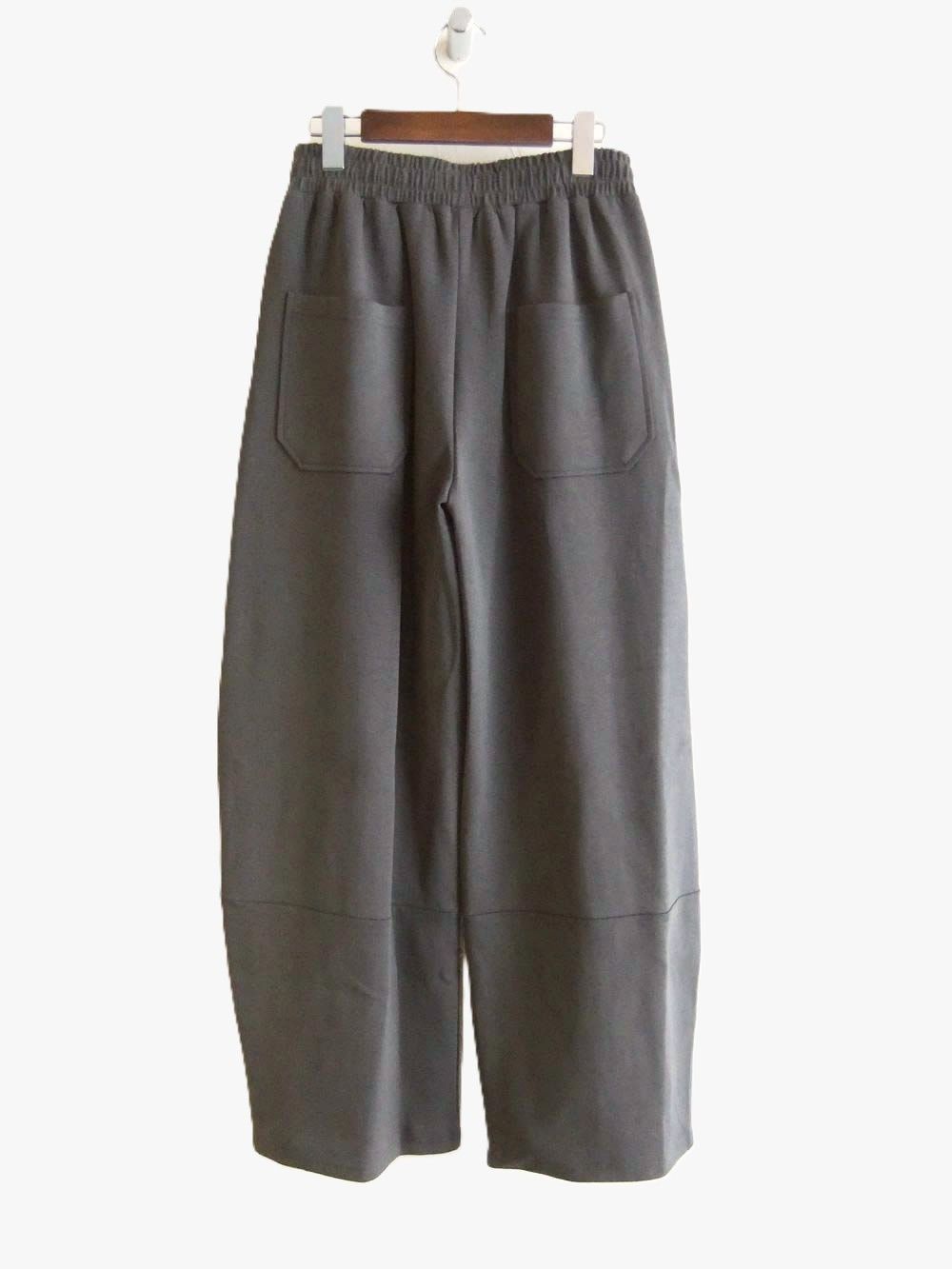 【jeune】 ポンチ タック入り バルーン パンツ   (チャコールグレー)  J152634M