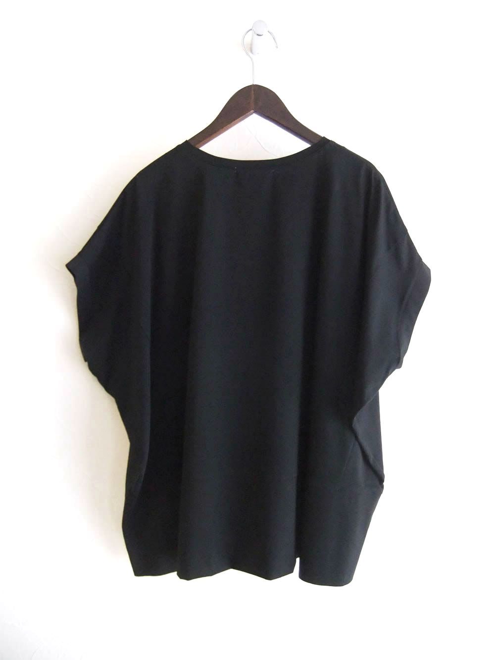 フォトプリント フロントスリット コクーン Tシャツ  (ブラック)  626939