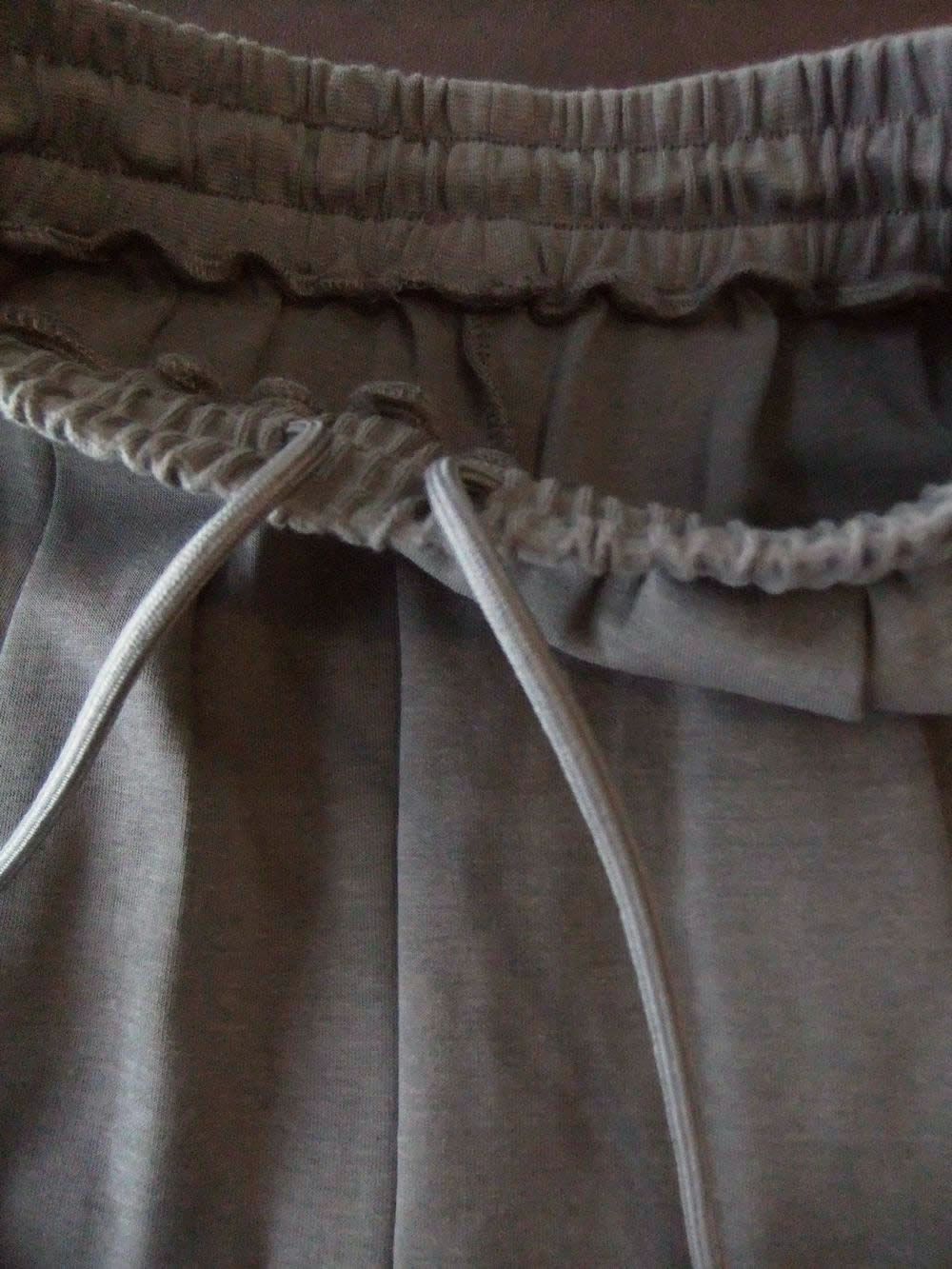 【jeune】 ポンチ タック入り バルーン パンツ   (チャコールグレー)  J152634M