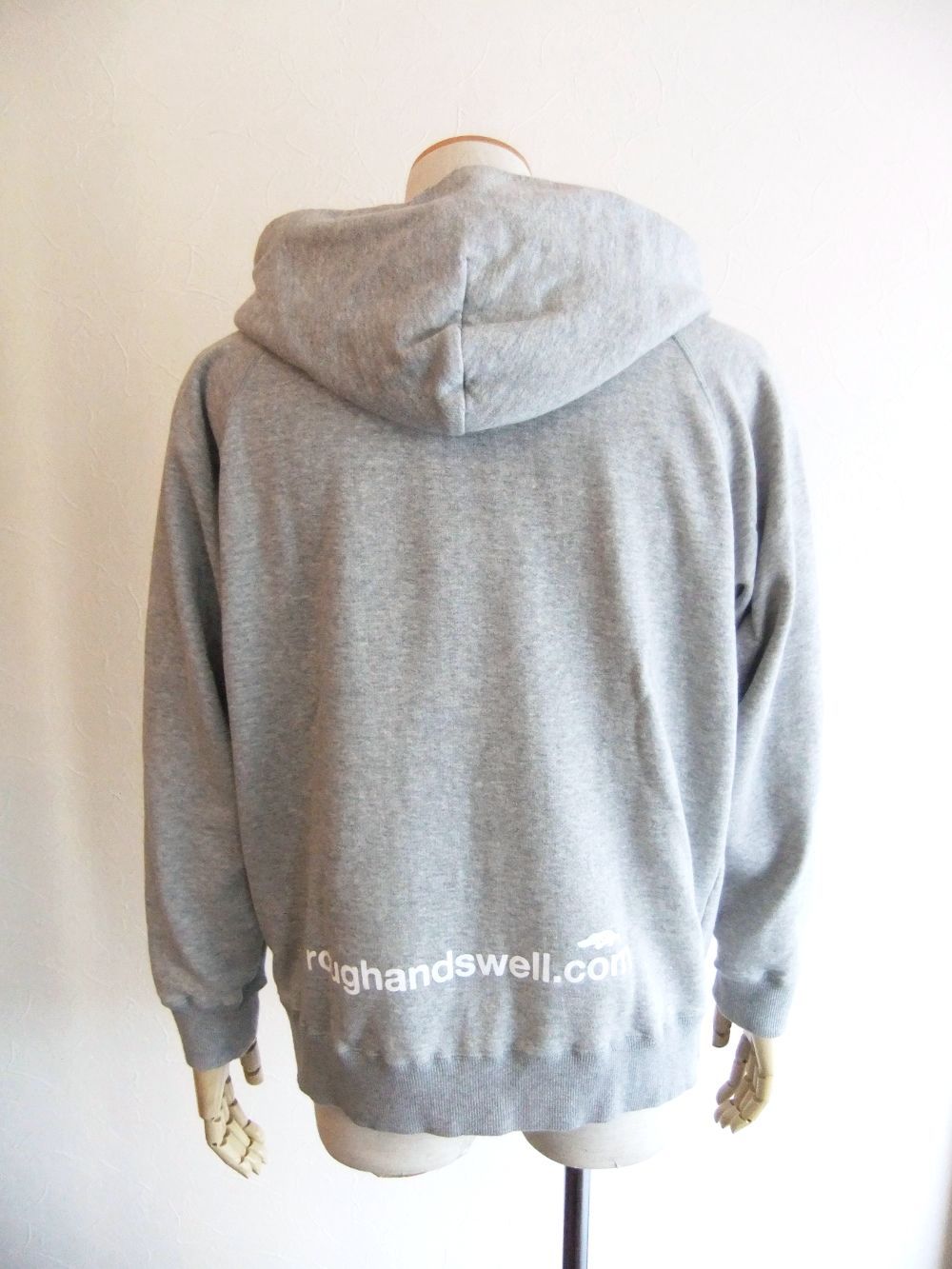 rough & swell - . com HOODIE (グレー) ロゴ入り ZIP パーカー RSM