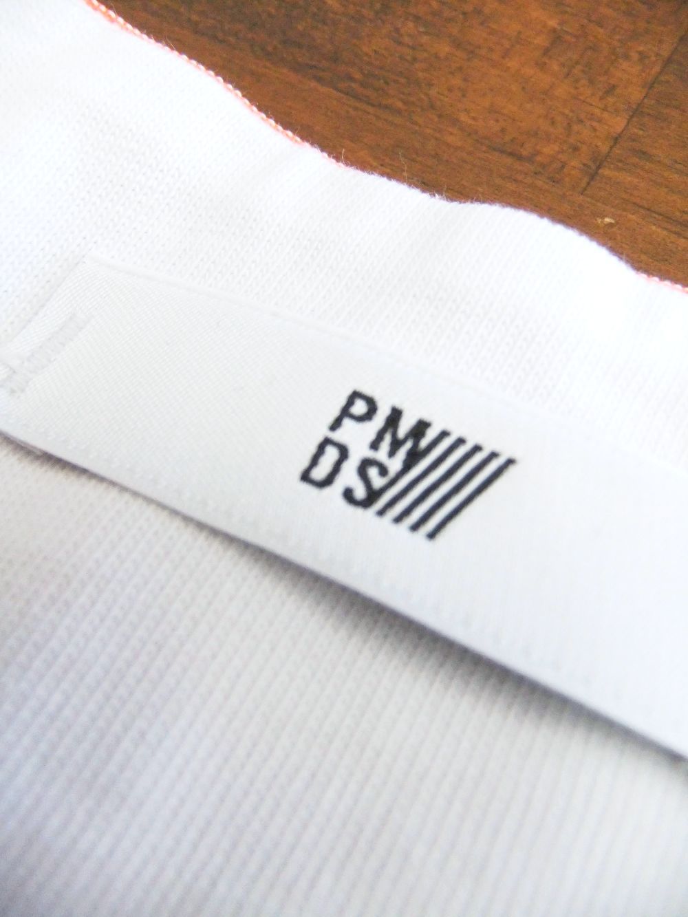 BOREA (ホワイト) ロゴ 長袖 Tシャツ