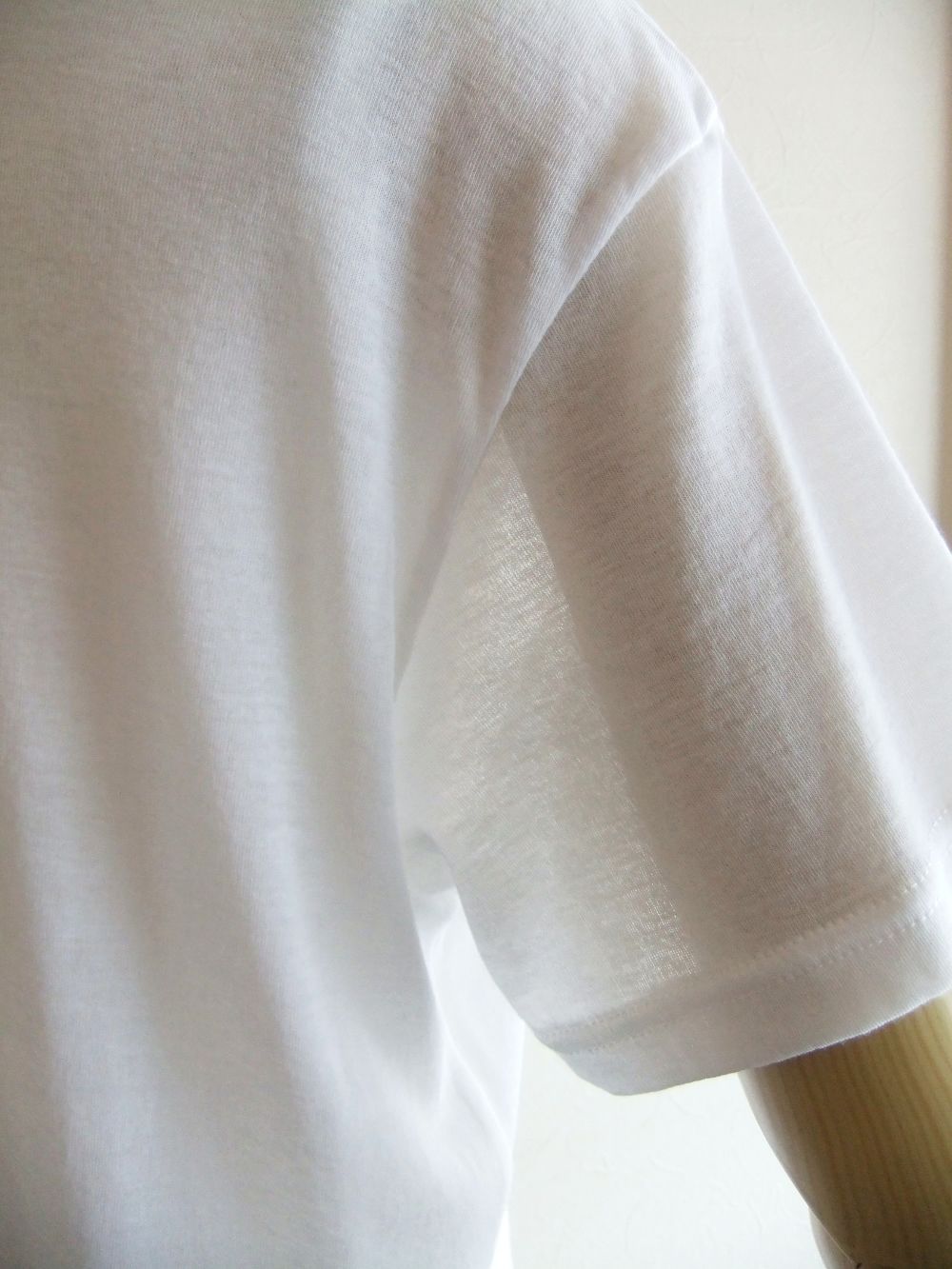 シアー コットン ガーゼ ロゴプリント Tシャツ  (ホワイト) 526976