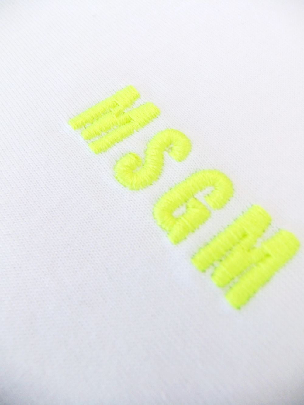 EMBROIDERY ミニ刺繍 ネオンロゴ  T-SHIRT  (ホワイト)   3240MM169