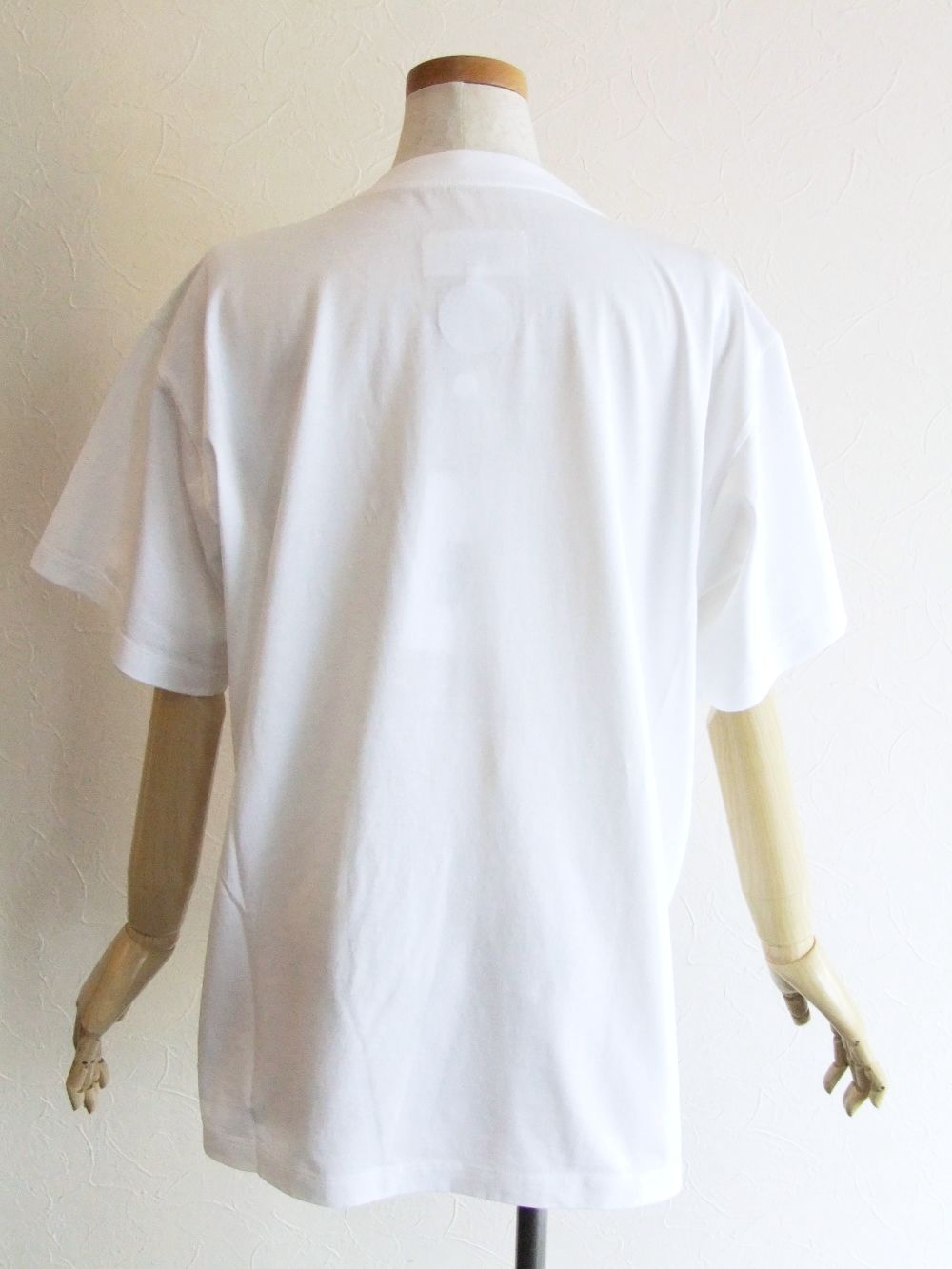 【レディース】MM⑥ MAISON MARGIELA  (ホワイト) ロゴ Tシャツ