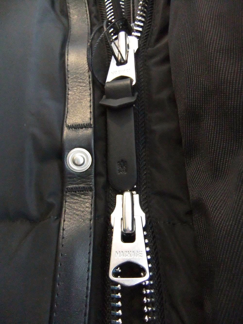 RILEY  (ブラック)   フーデッドダウンジャケット