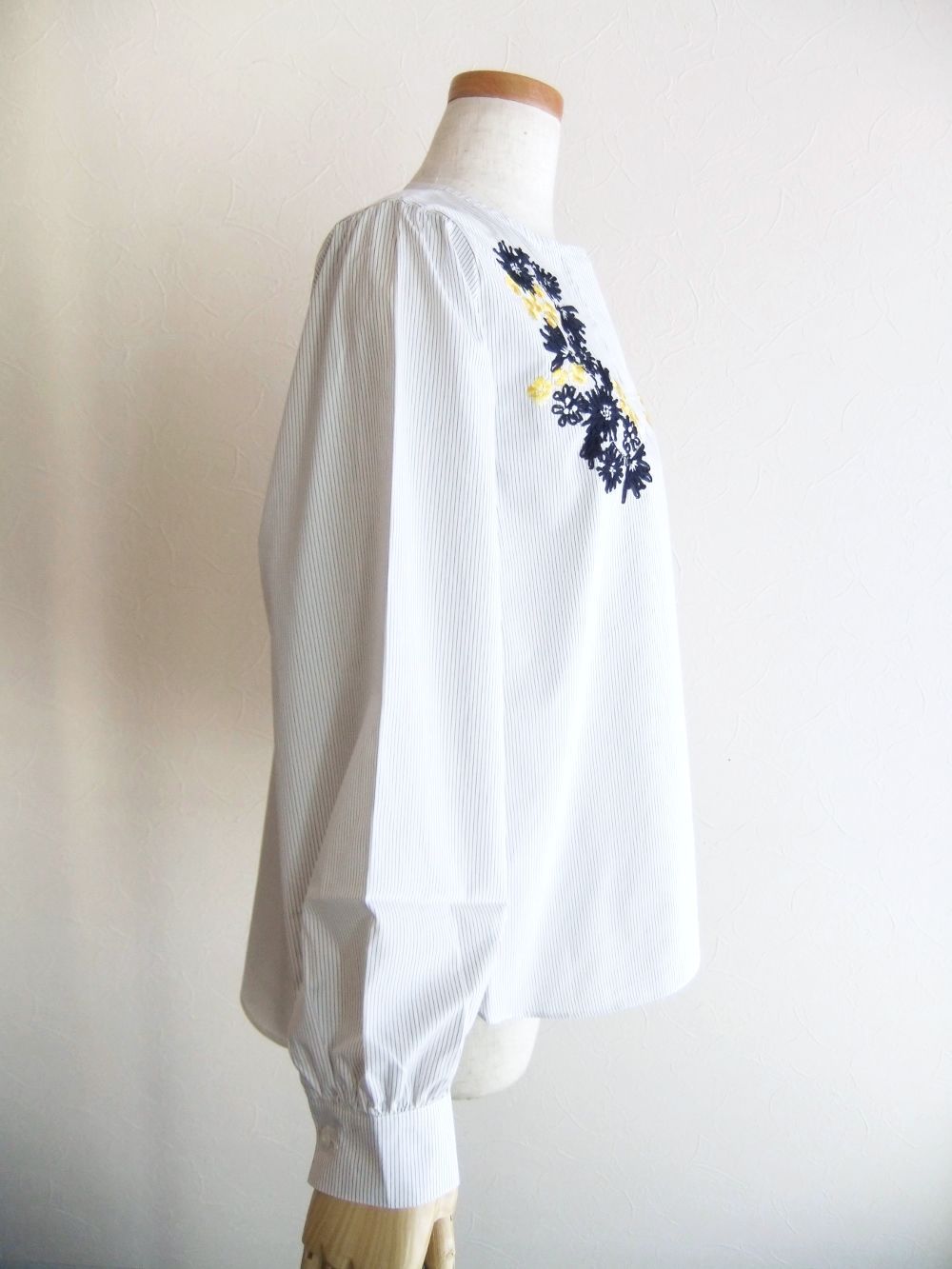 【jeune】 フラワー刺繍入り スモック ブラウス   J137649M