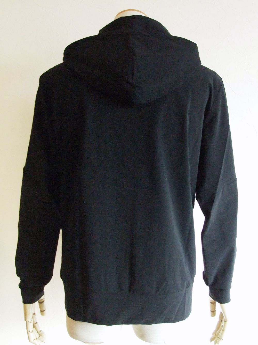 INVISIBLE FLEECE   スーパーストレッチパーカー