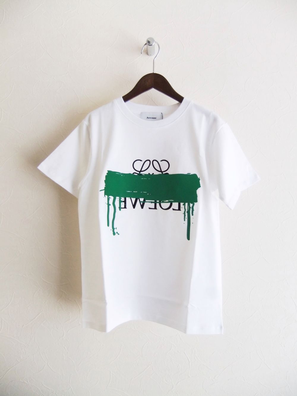 【MICALLE MICALLE Account】 HOMMAGE DORO EL T-SHIRT   (ホワイト)   ロゴ T-SHIRT  MAD115TDB