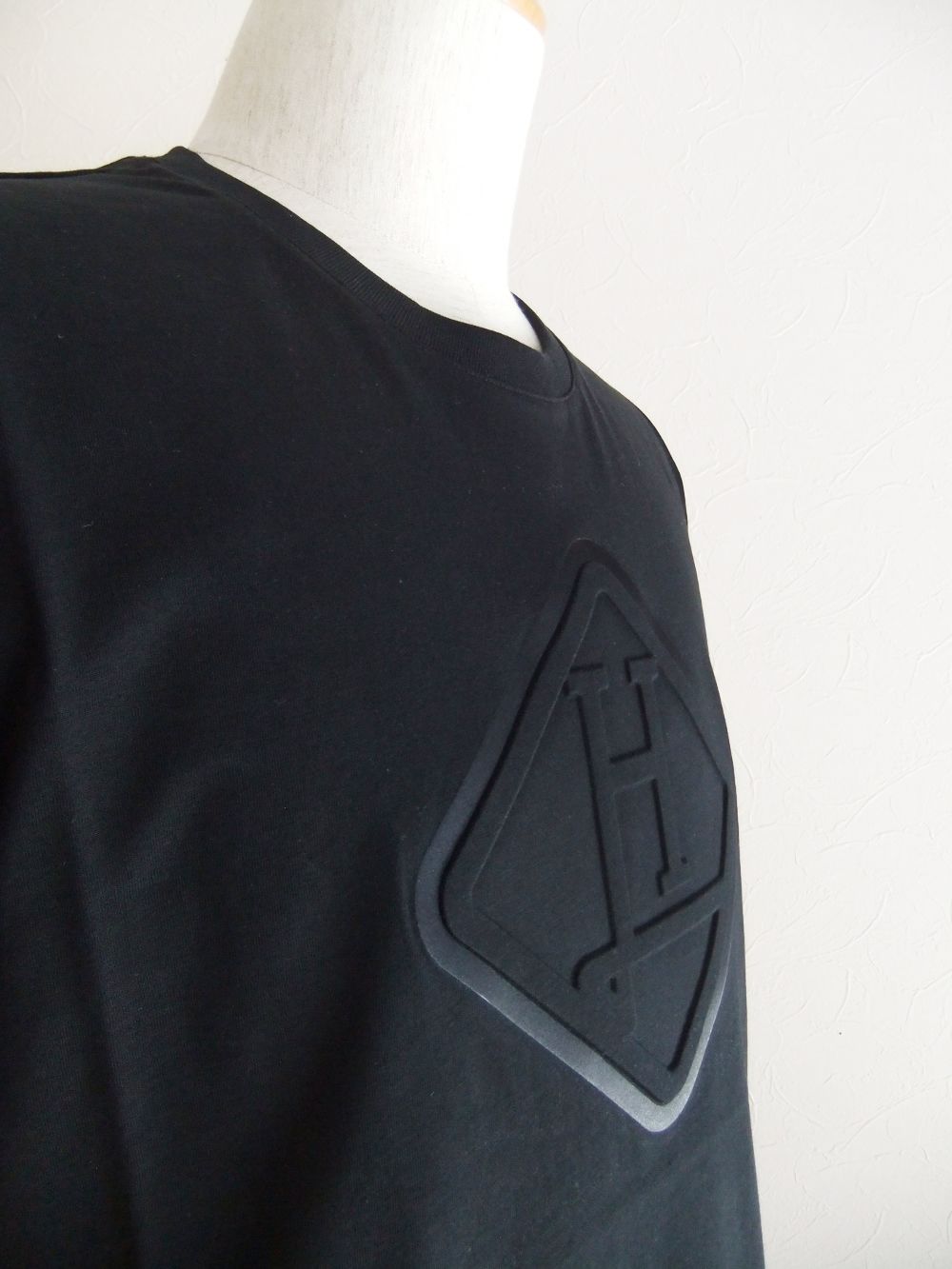 HERNO COTTON JERSEY T-SHIRT  (ブラック)  ロゴ クルーネックTシャツ