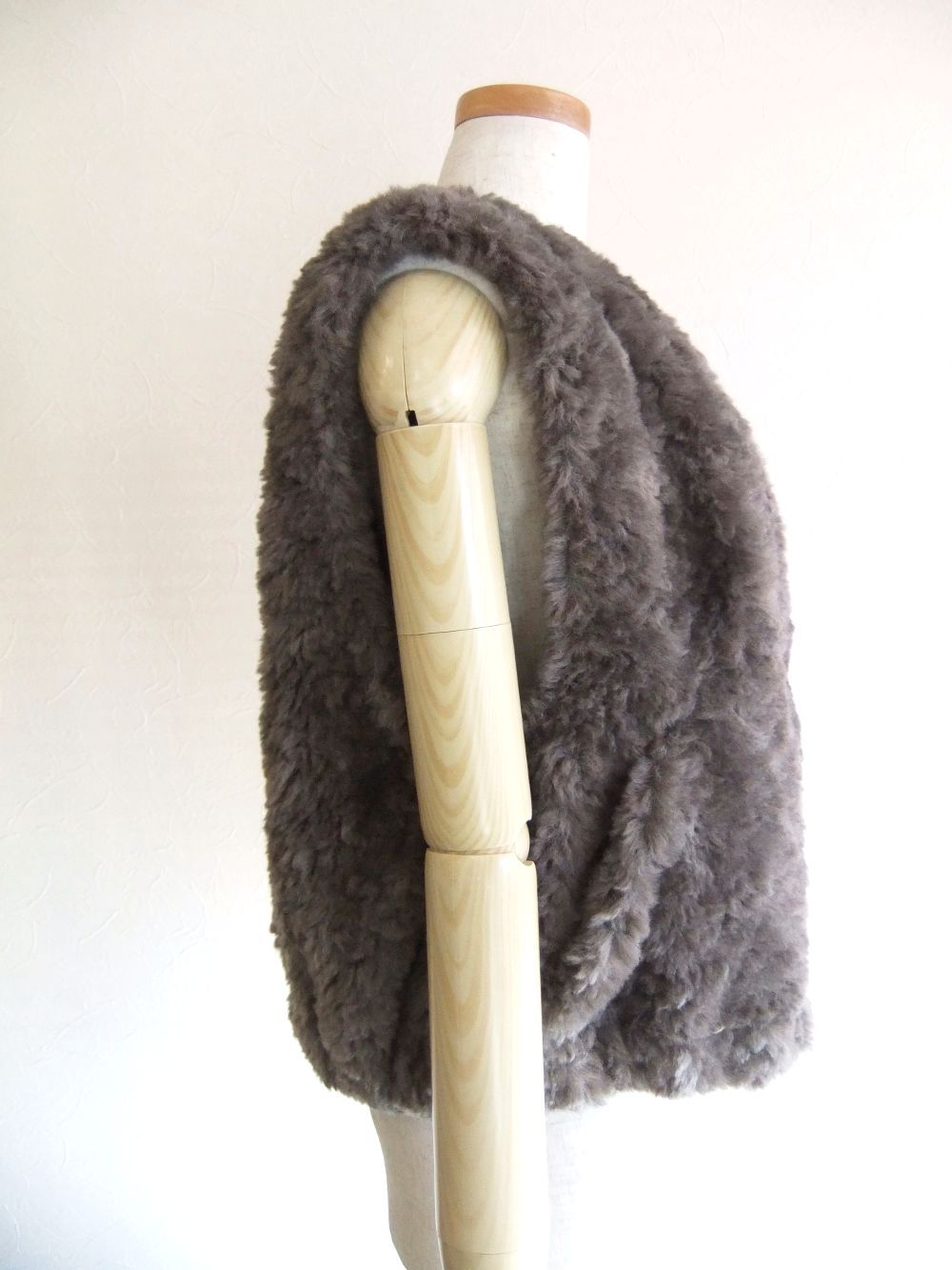 CRIMP BOA SHORT GILET  ボア ショート ベスト  435412