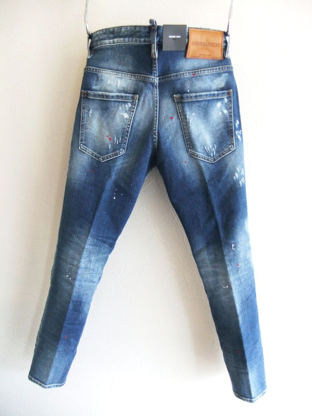 Dsquared2 - MEDIUM WORN OUT BOOTY WASH SKATER JEANS