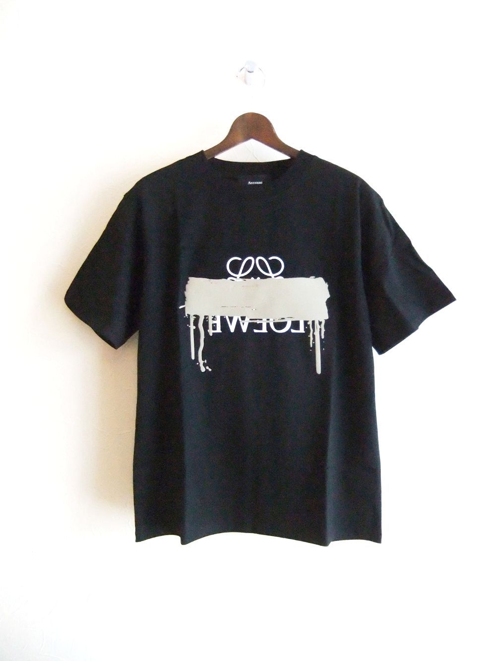 【MICALLE MICALLE Account】 HOMMAGE DORO EL T-SHIRT   (ブラック)   ロゴ T-SHIRT  MAD115TDB