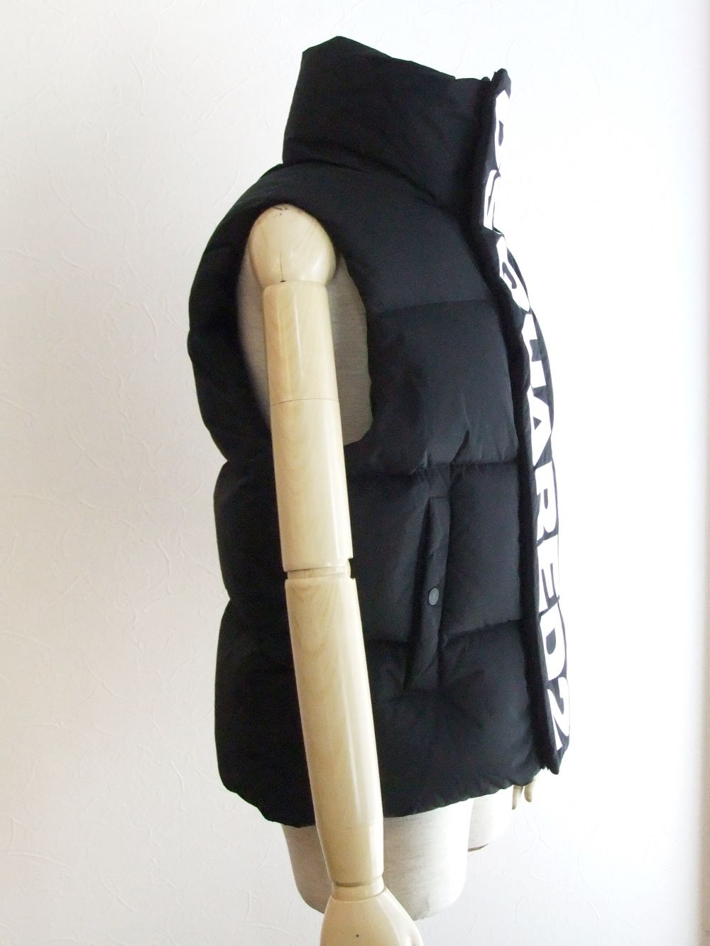 MEGA LOGO NYLON PUFFER VEST ロゴ ダウンベスト  S71FB0392 (ブラック)