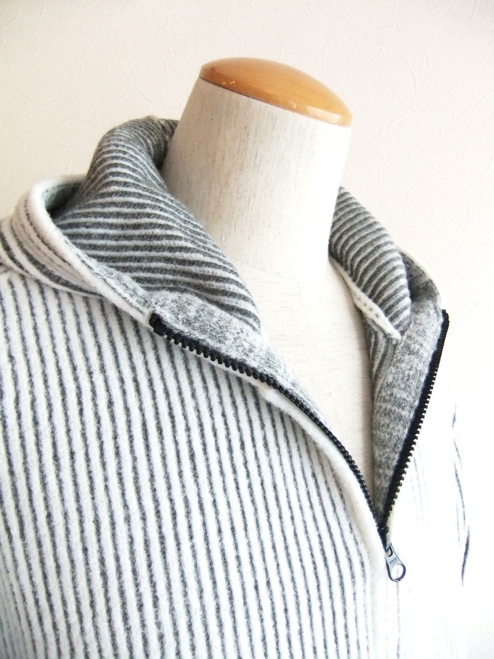 FLEECE KNIT ZIPPED CARDIGAN  フード付き ZIP セーター