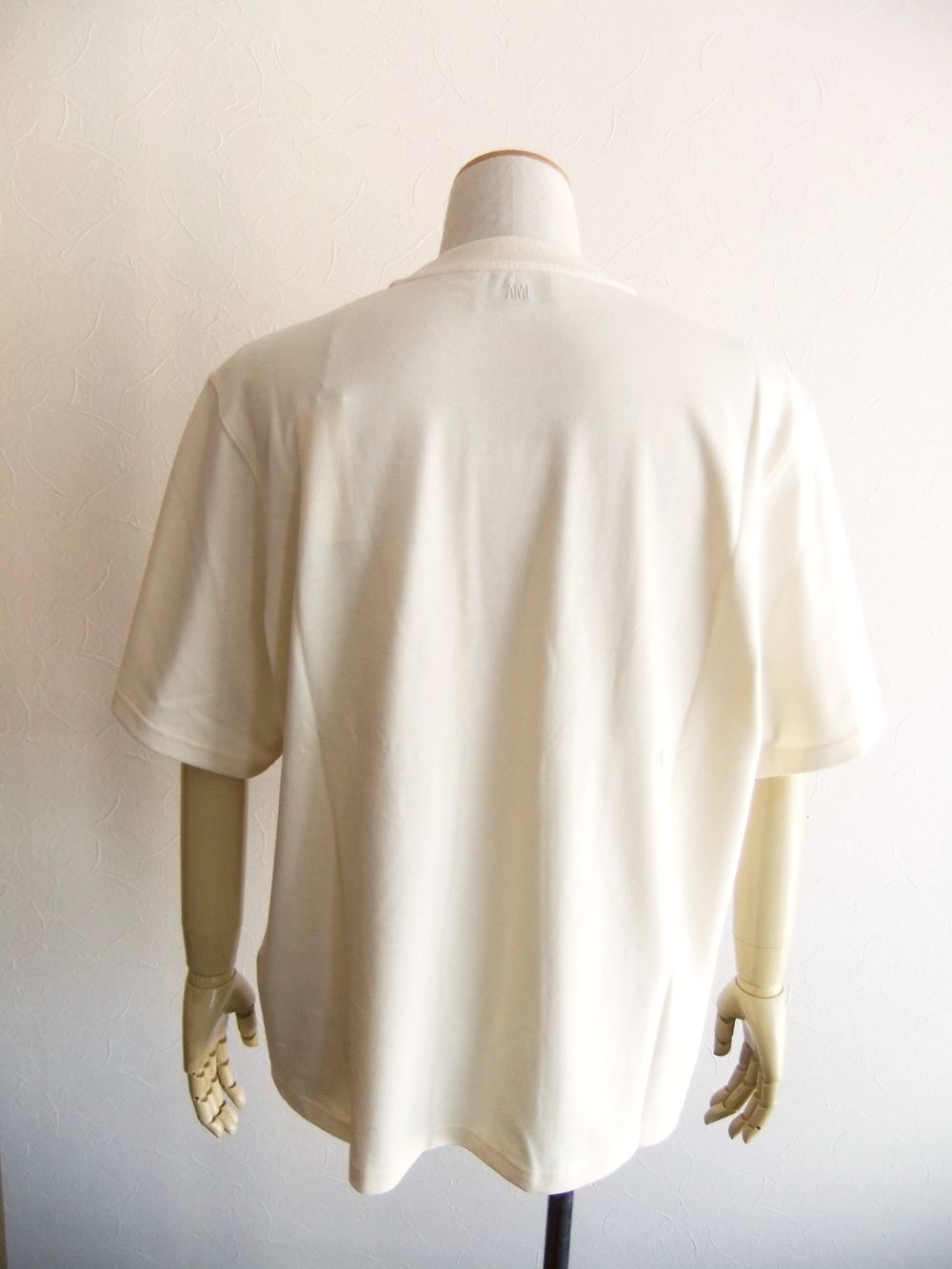 【ユニセックス】AMI DE COEUR Tシャツ  （クリーム ）  ロゴ パッチ 半袖 Tシャツ