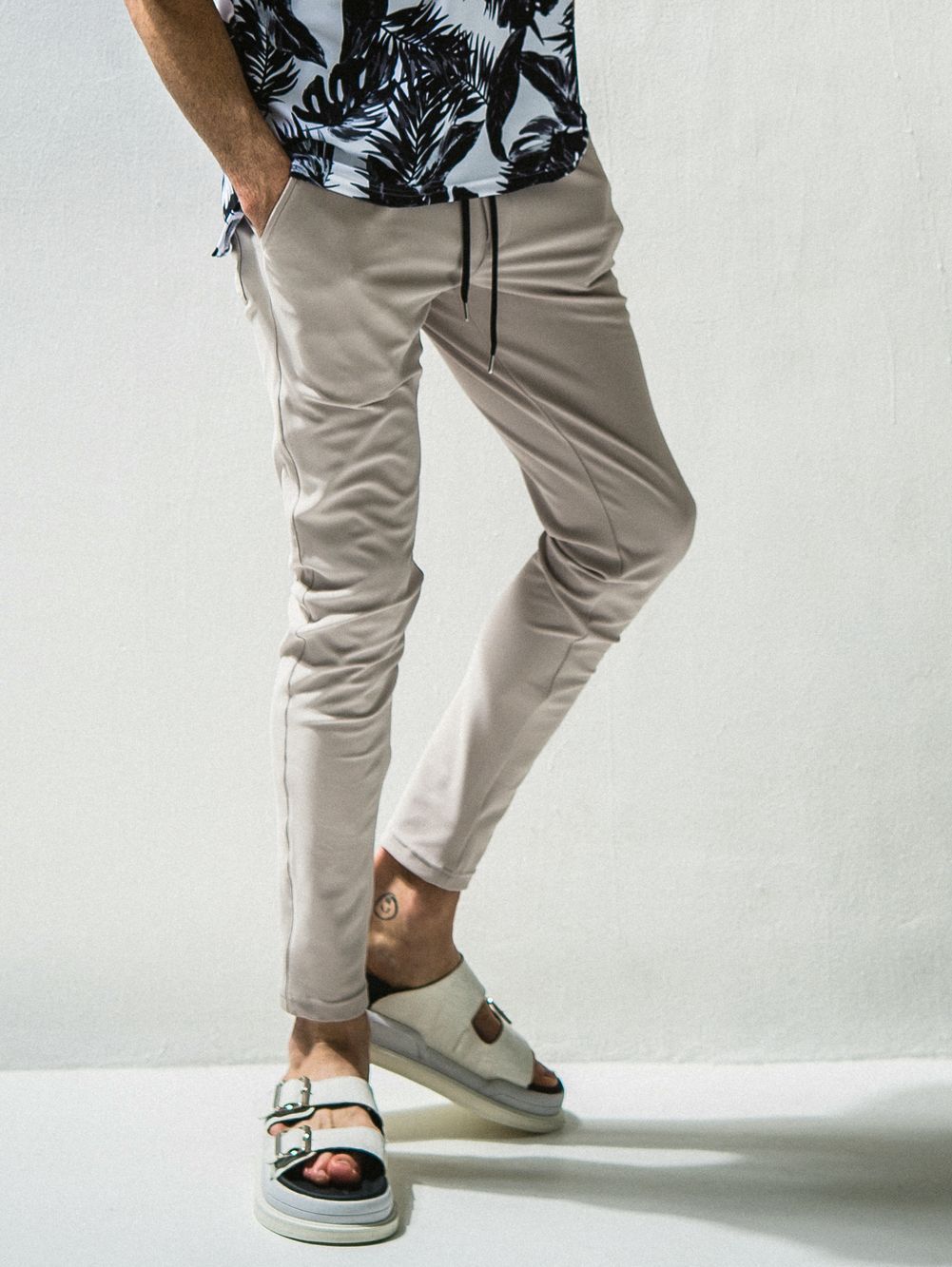 CHRIS EASY TUCK PANTS スラックス イージー タックパンツ (ベージュ)
