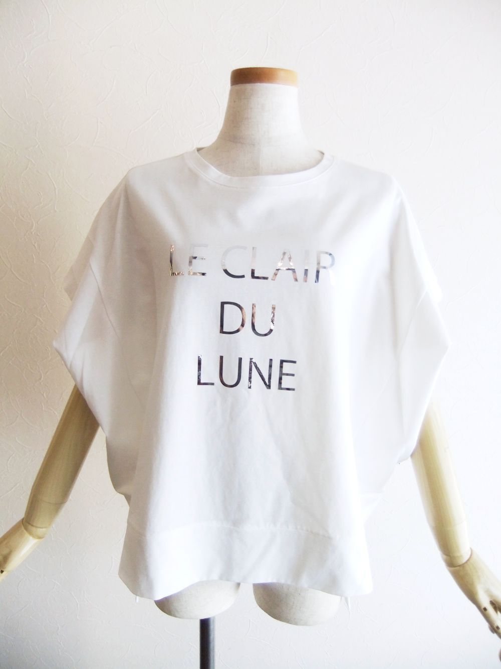 ロゴプリント フロントスリット コクーン Tシャツ  (ホワイト)  526976