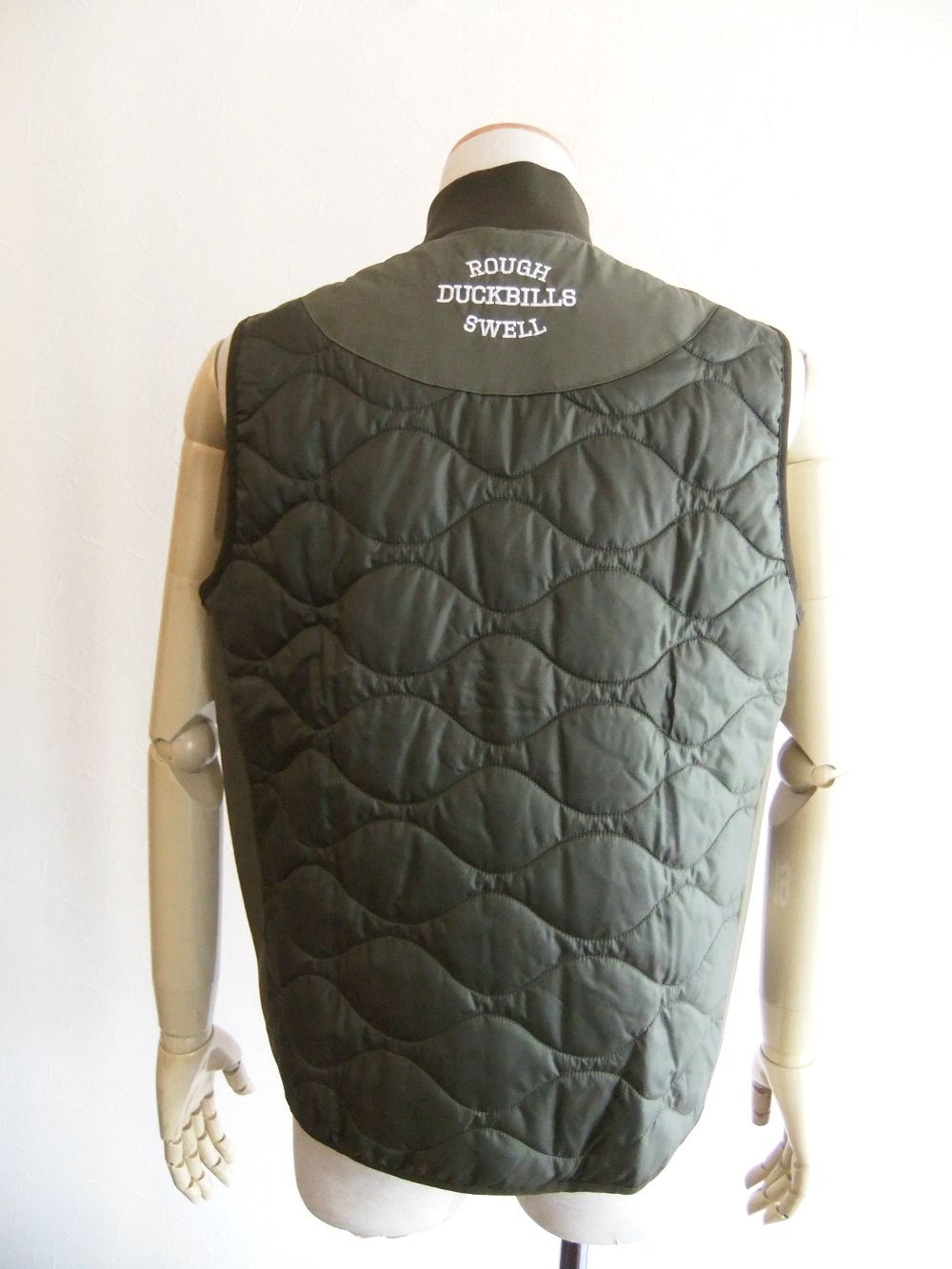 SWELL VEST (カーキ)  中綿入り ベスト    RSM-24252
