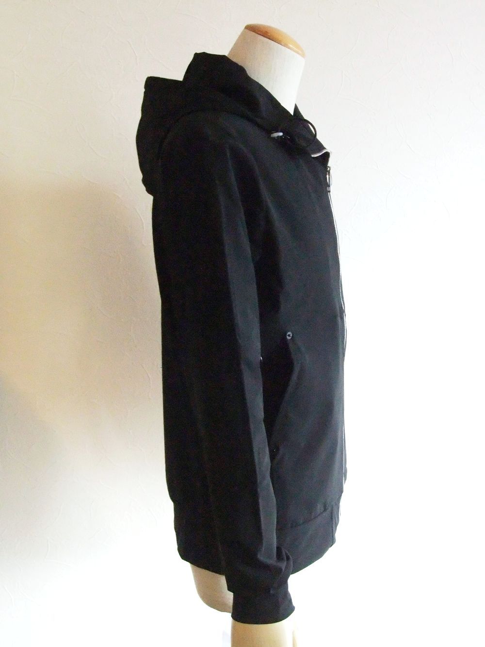 INVISIBLE FLEECE   スーパーストレッチパーカー