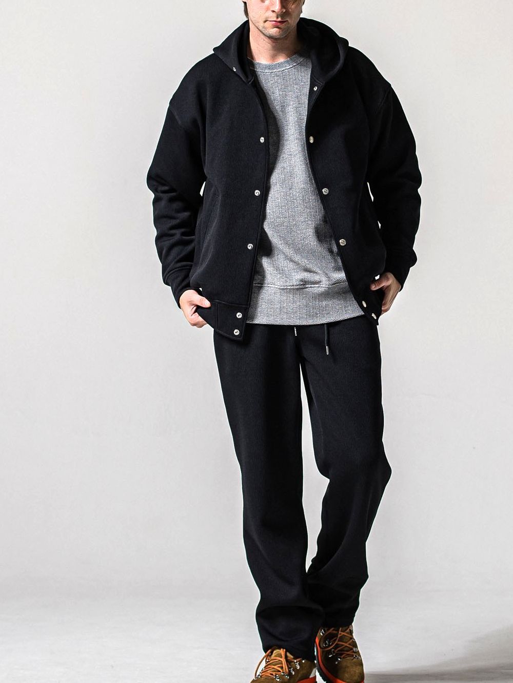 AZE VARSITY HOODIE   (ブラック)  フード付き スタジャン