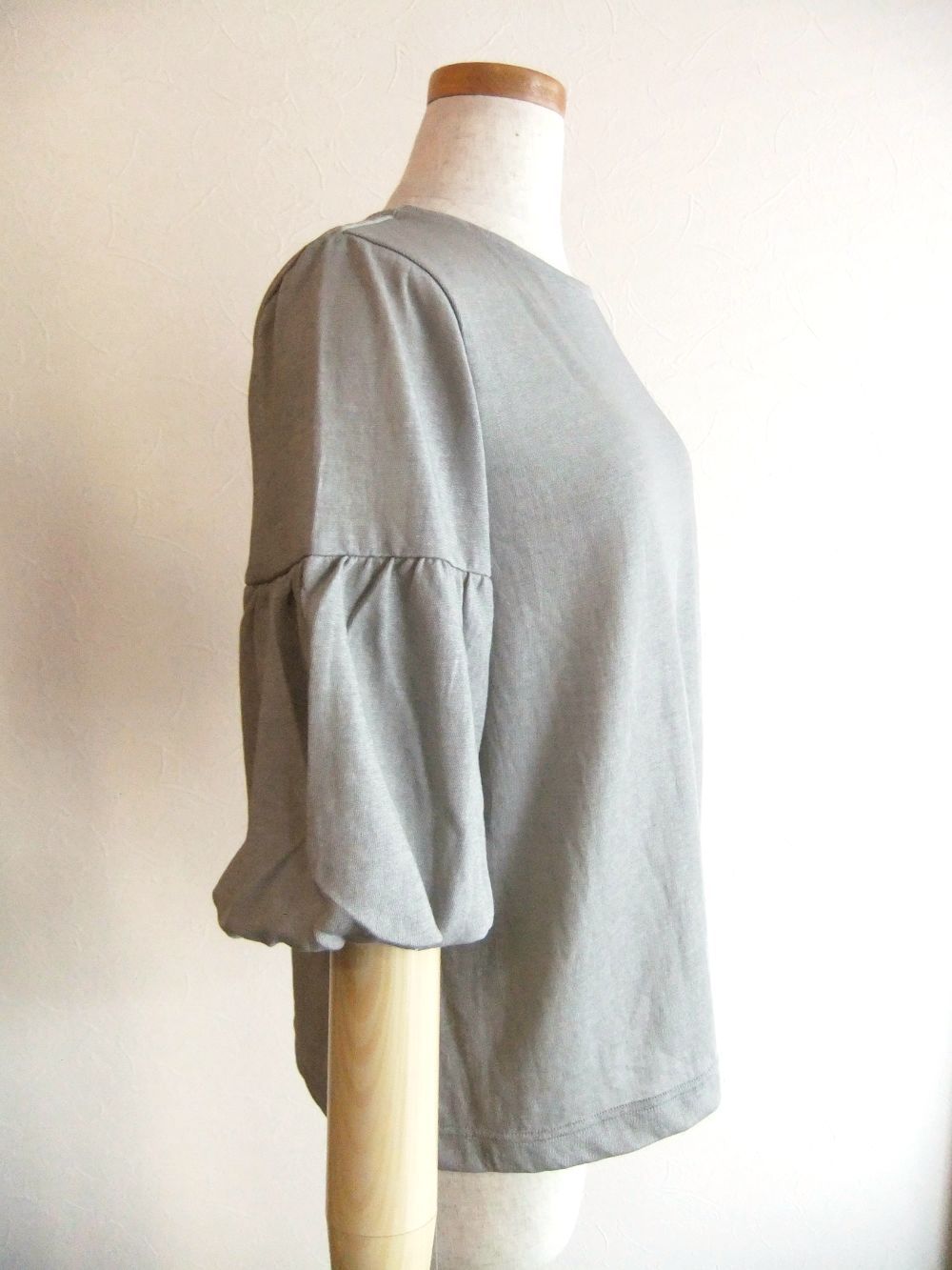 【jeune】 パフスリーブ コットン ラメ Tシャツ  (グレージュ) J145817M