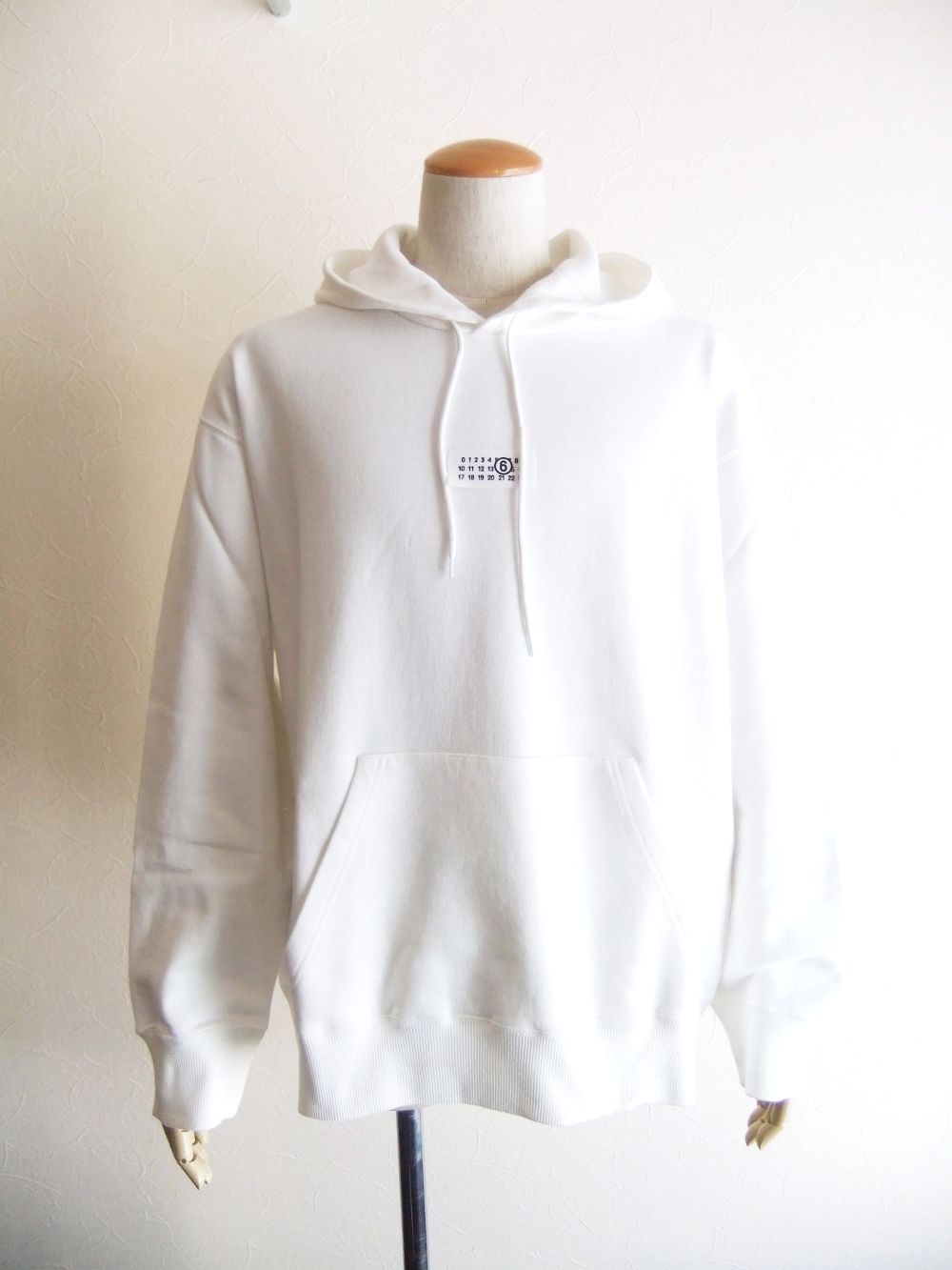 《MM➅》 Maison Margiela  (ホワイト)  ナンバリングスウェットシャツ