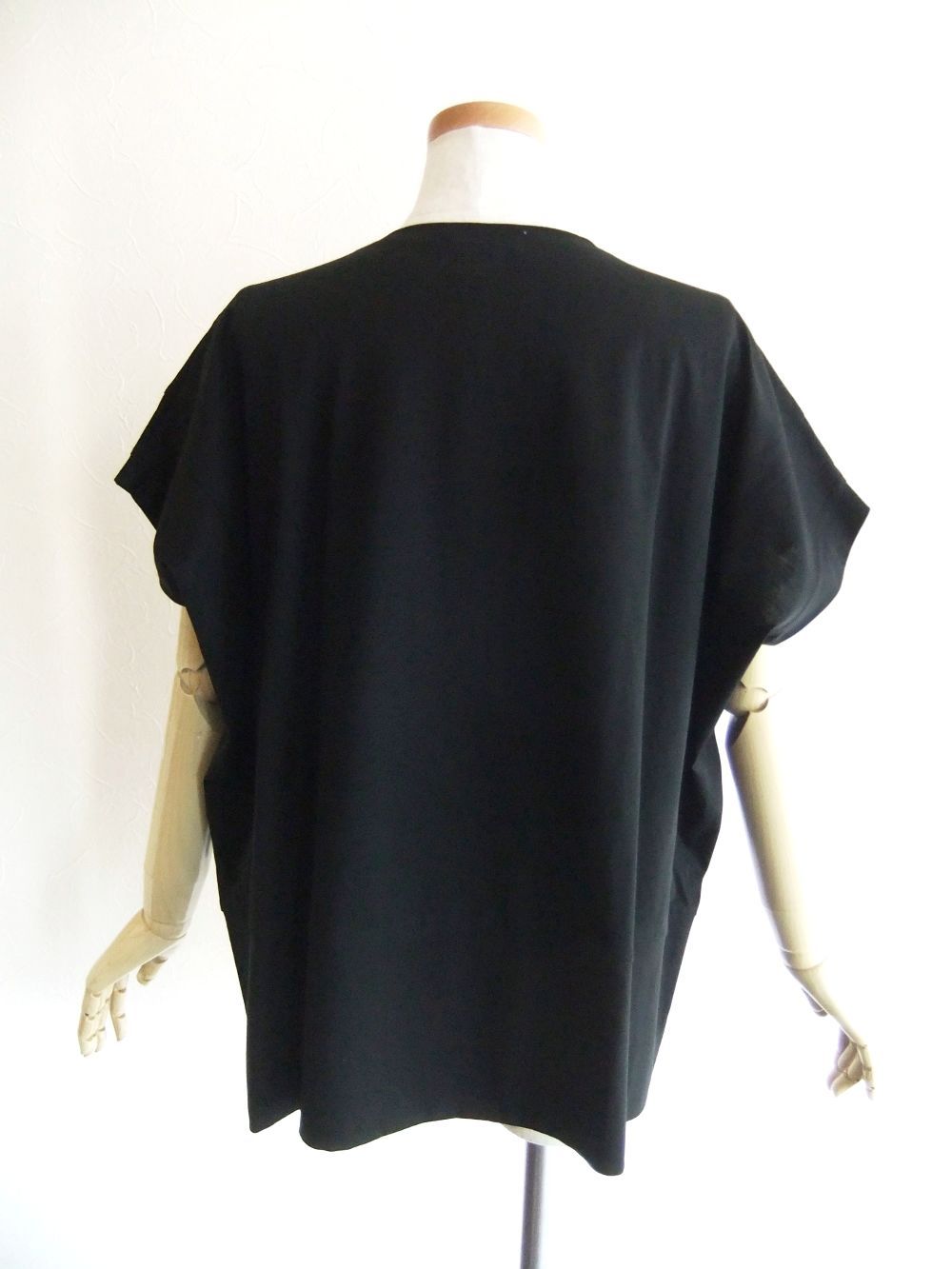 フォトプリント フロントスリット コクーン Tシャツ  (ブラック)  526978