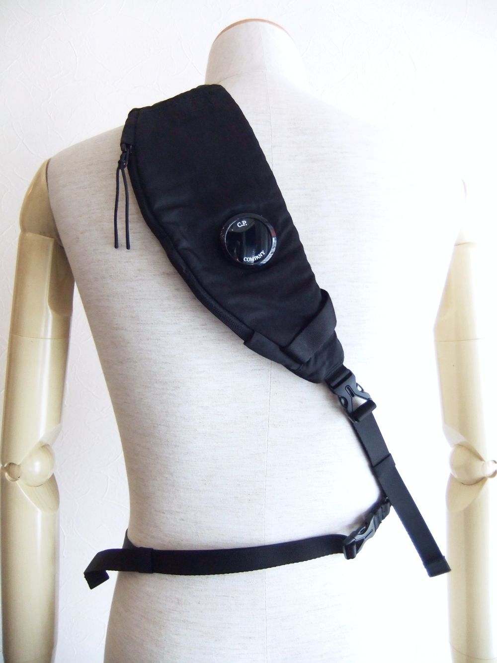 C.P. COMPANY - GOGGLES MINI BACKPACK (ブラック) ゴーグル