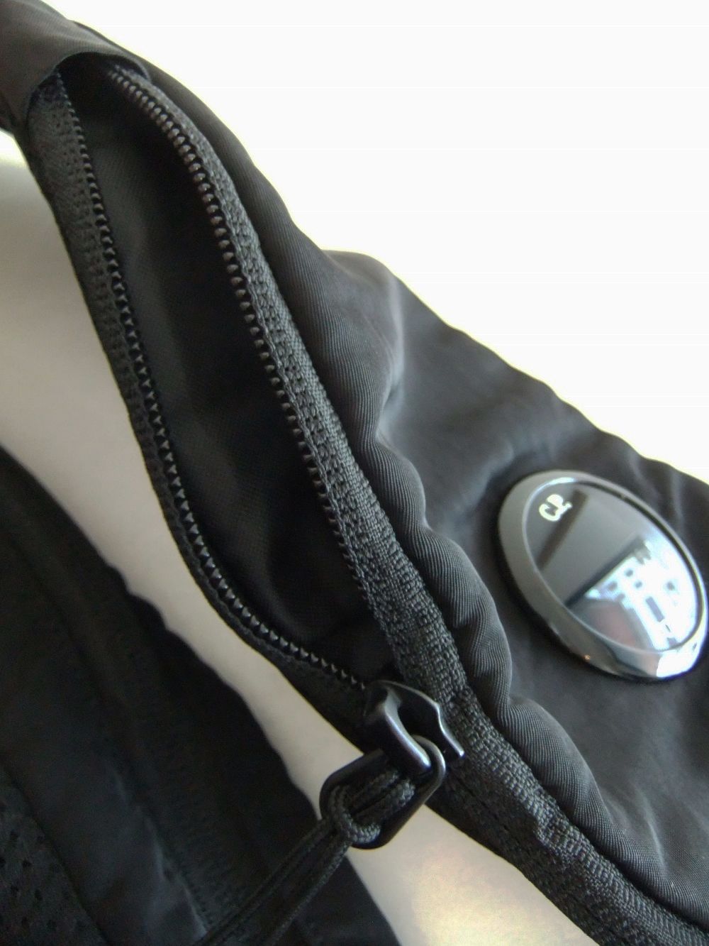 GOGGLES  MINI BACKPACK  (ブラック)  ゴーグル ボディバッグ
